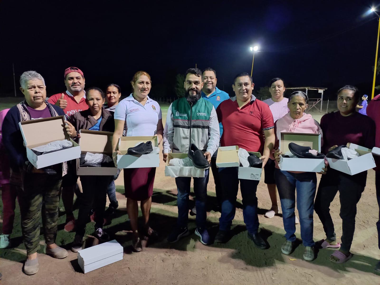 $!Imdec entrega material deportivo en sindicaturas