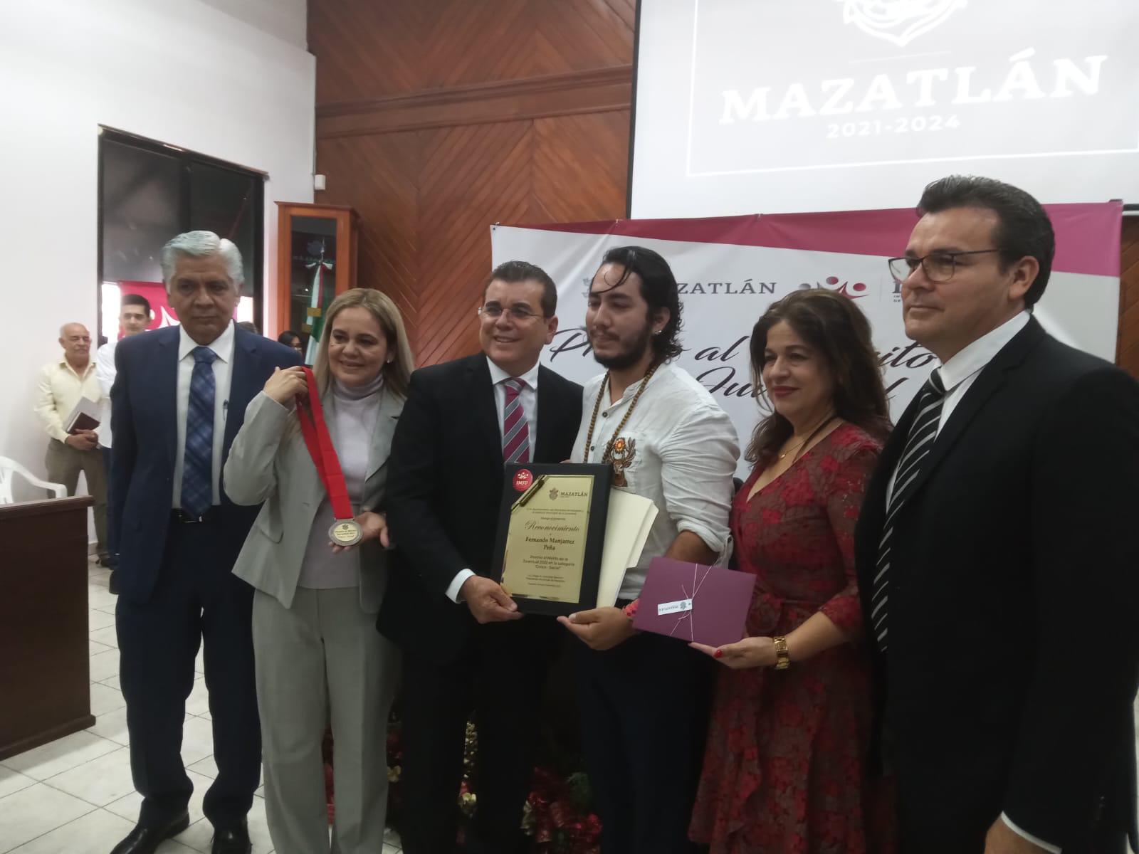 $!Entregan el Premio al Mérito Juvenil 2022 en Mazatlán