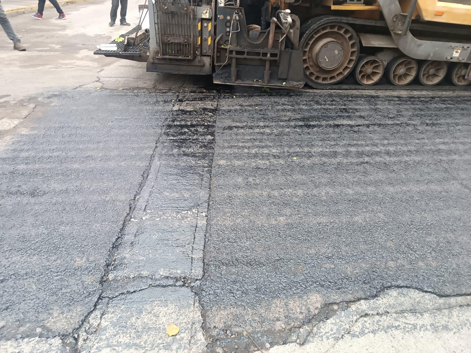 $!Continúa reencarpetado de calles en Mazatlán; ahora toca el turno a la 5 de Mayo