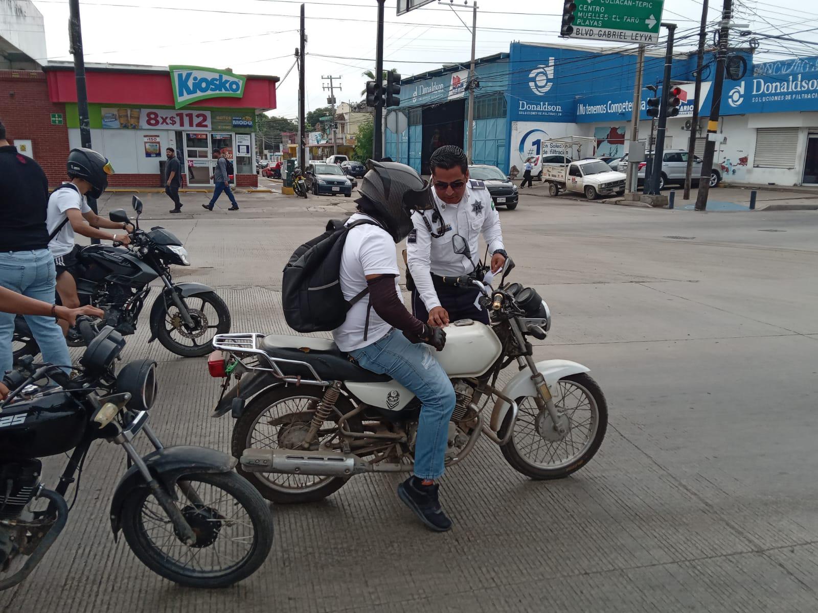 $!Concientizan a motociclistas con la campaña ‘Ponte las pilas, ponte el casco’