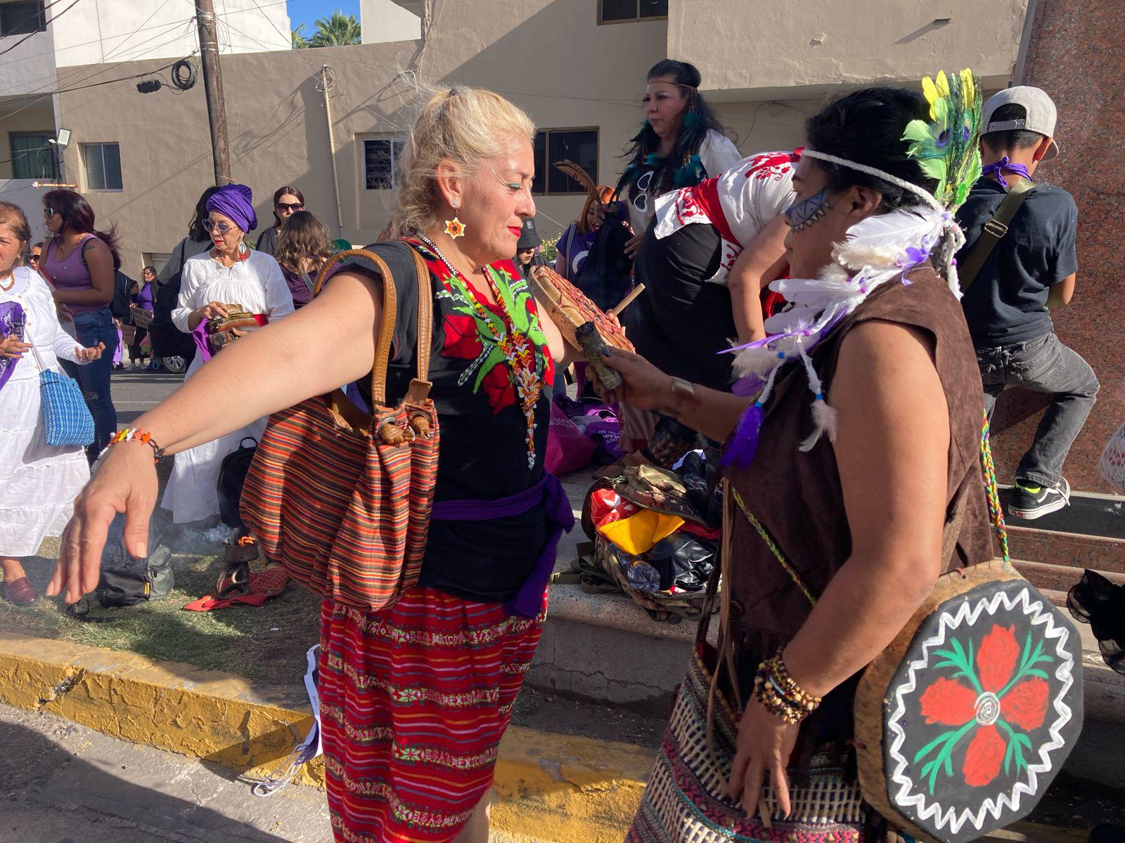 $!‘Mujer escucha, esta es tu lucha’; inicia la Marcha 8M por el malecón de Mazatlán