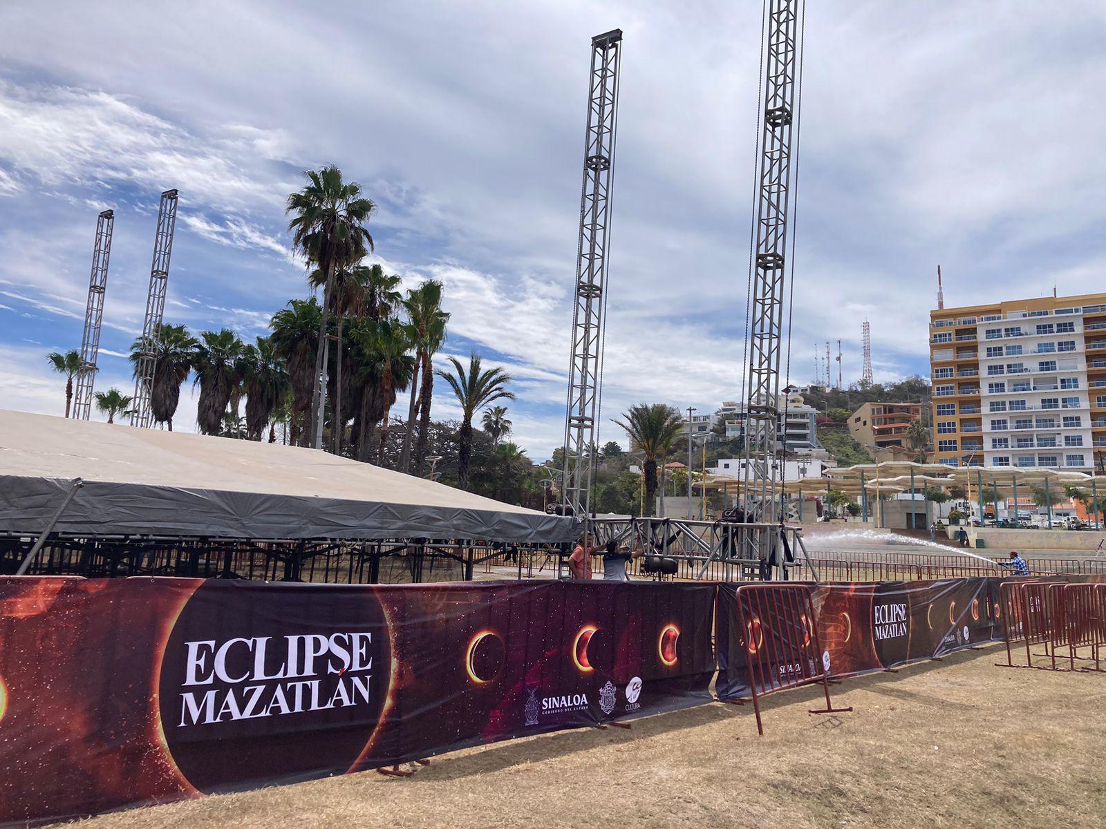 $!Capacitan a voluntarios de la Samaz para guiar la observación del eclipse de sol en Mazatlán