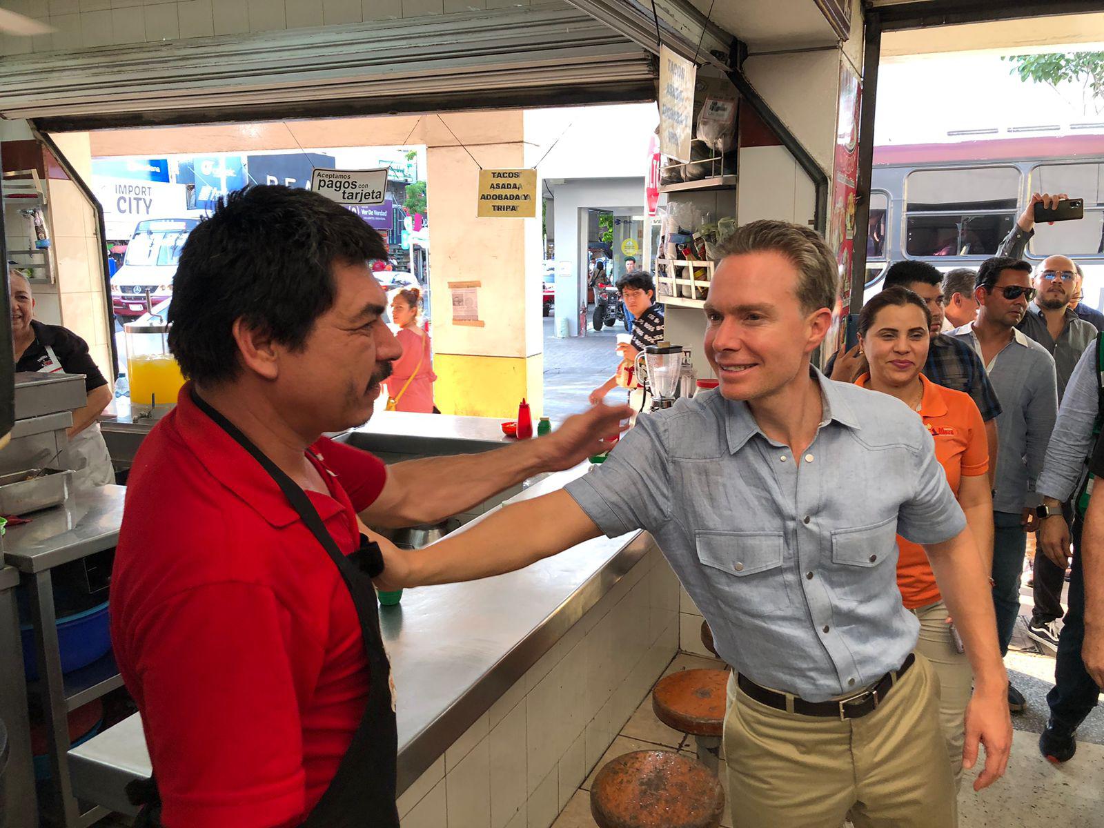 $!Manuel Velasco termina gira por Culiacán con recorrido por el Garmendia