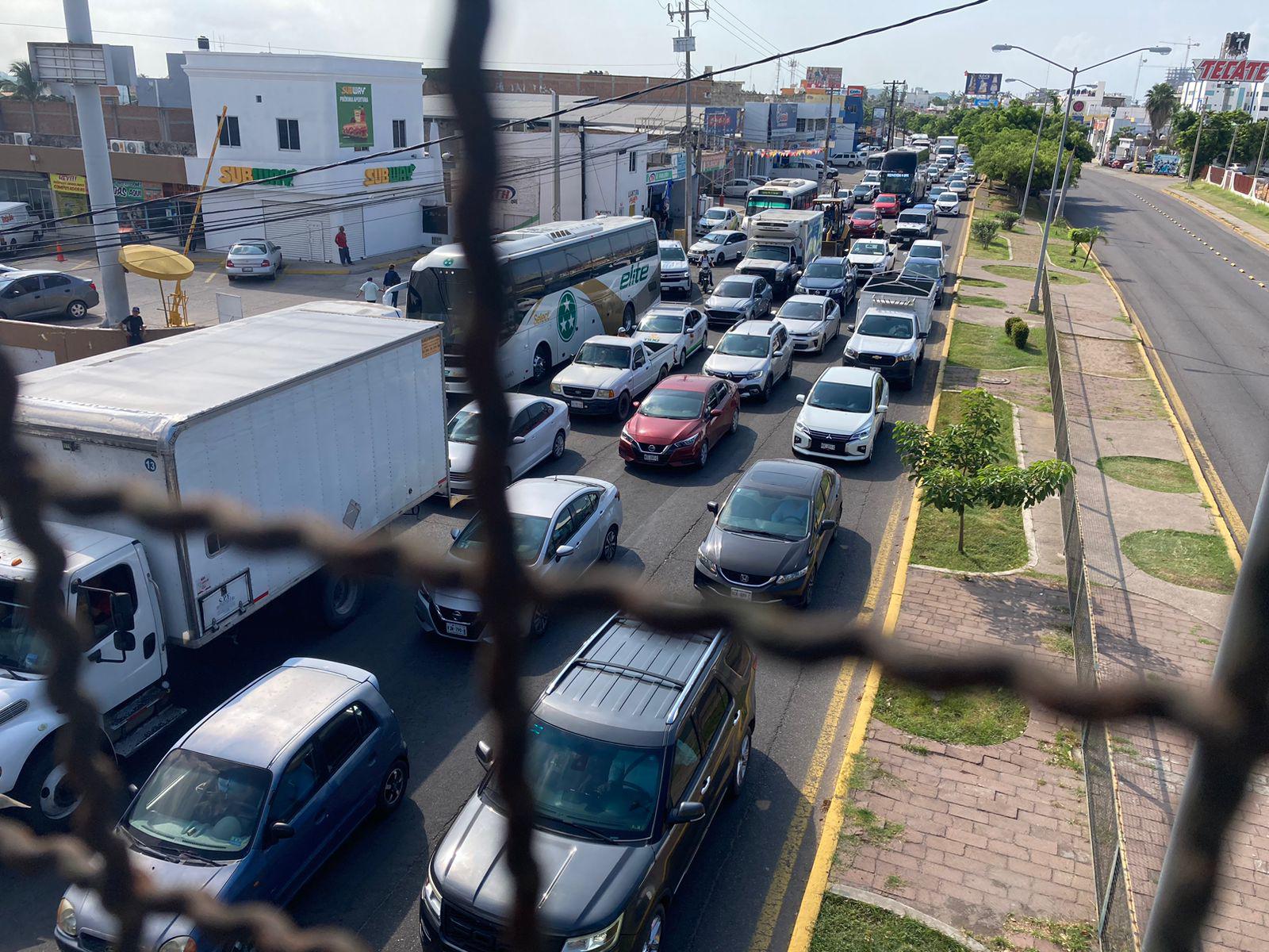 $!Estudiantes de la UAS marchan en Mazatlán para recordar el 2 de octubre