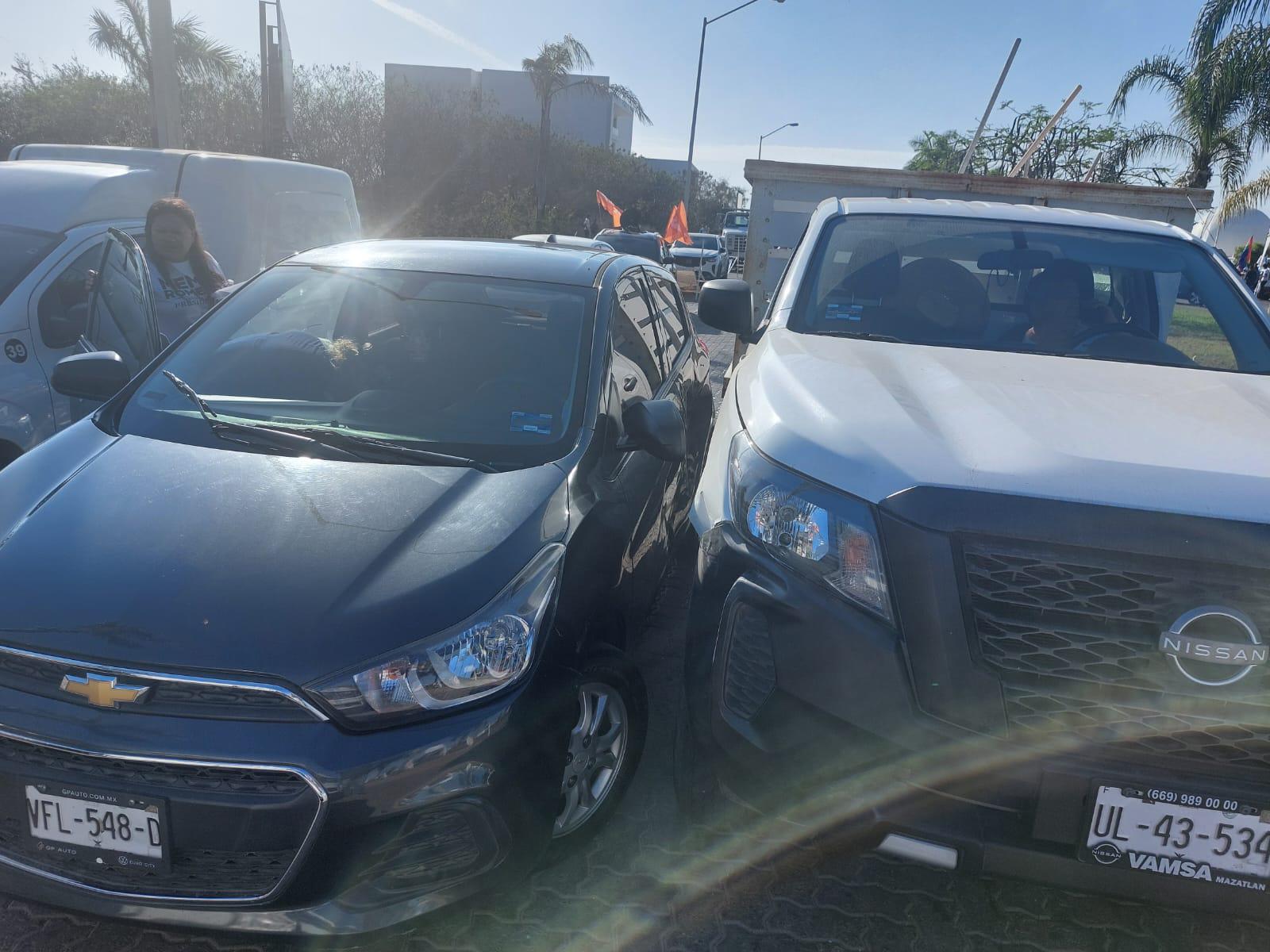 $!Se registra carambola frente al Centro de Convenciones de Mazatlán