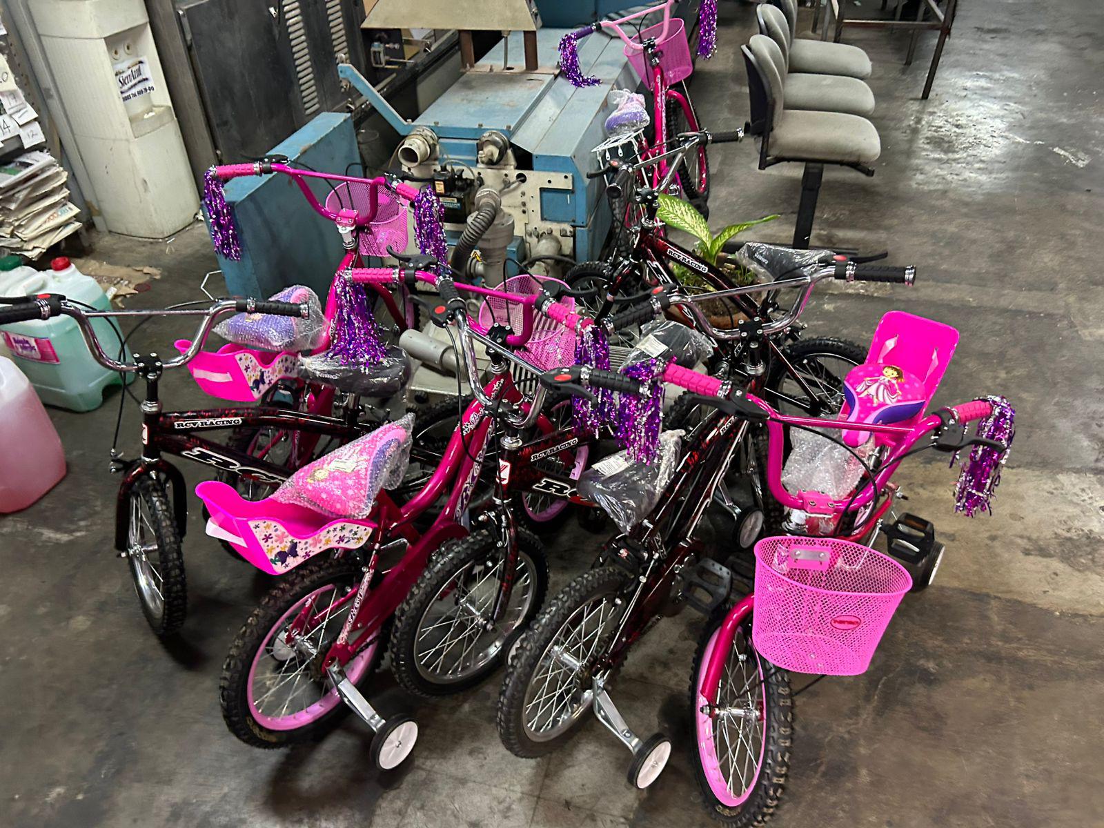 $!¡Llegan las primeras bicicletas para cumplir los sueños de los niños de ‘Sé un Rey Mago’!