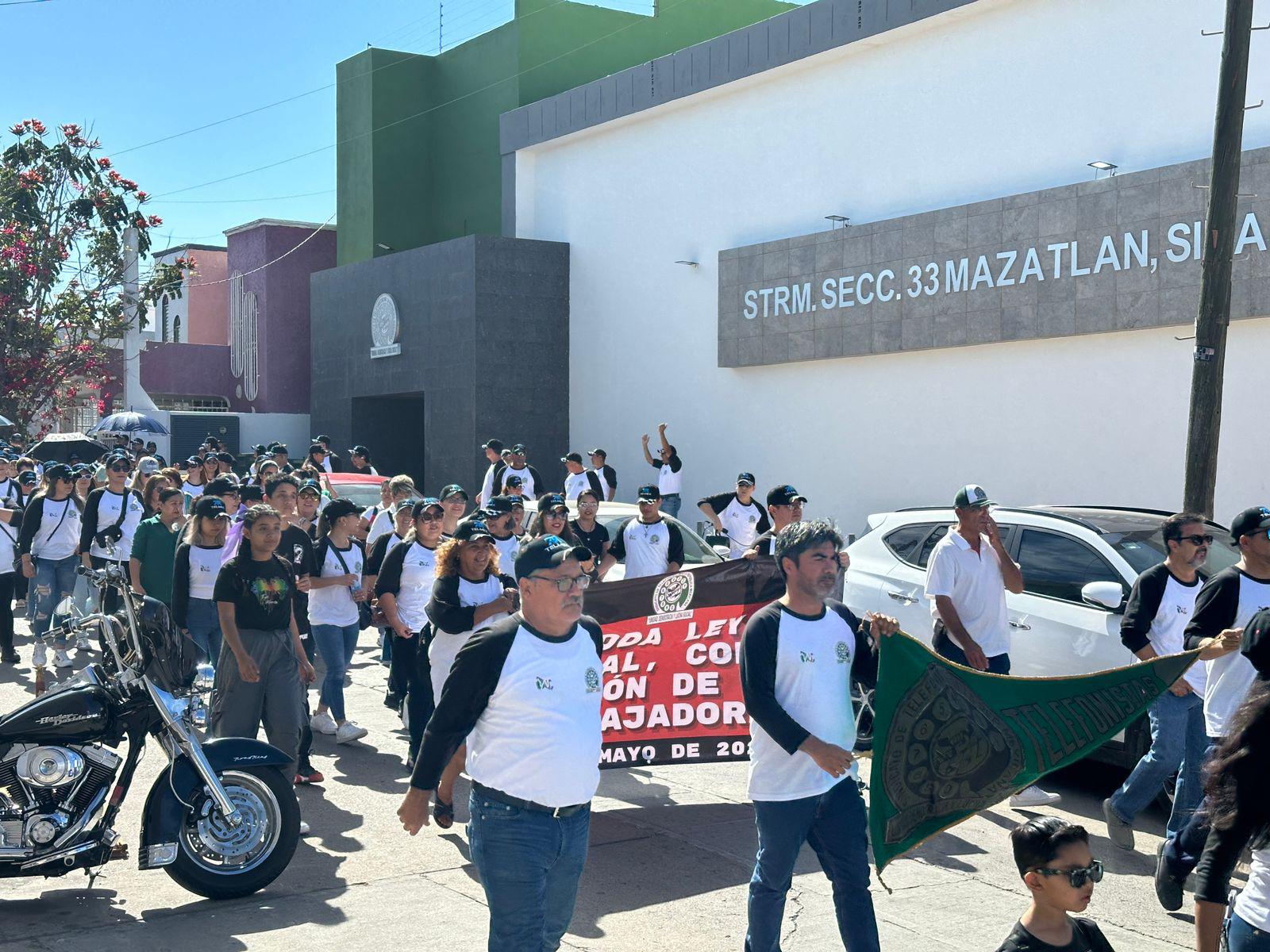 $!Realizan telefonistas en Mazatlán desfile para conmemorar el Día del Trabajo