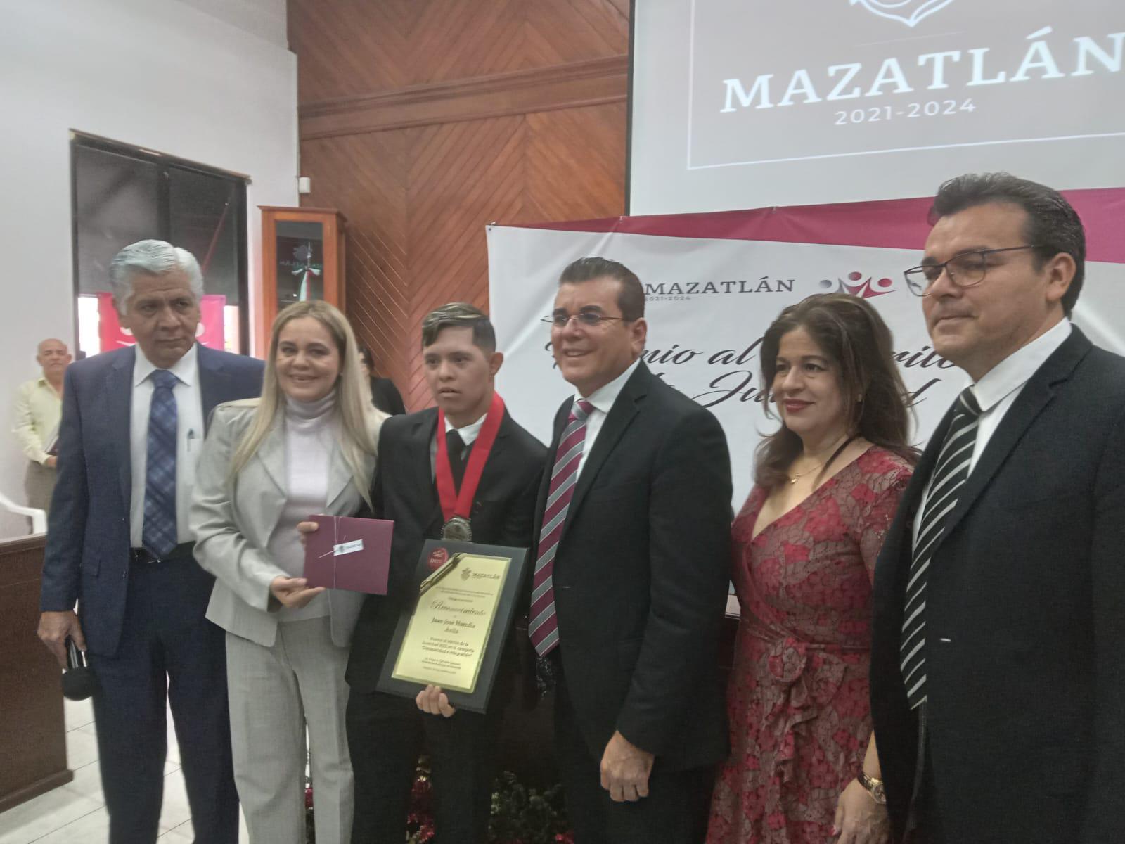 $!Entregan el Premio al Mérito Juvenil 2022 en Mazatlán