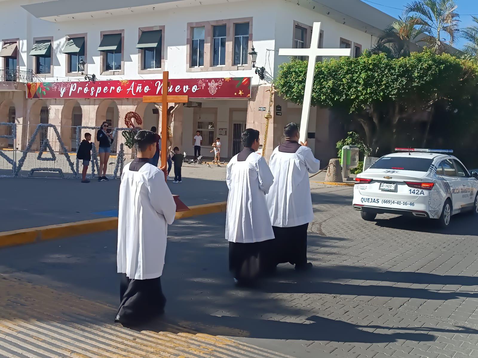 $!Celebran con misa y procesión la llegada del Año Santo 2025 en Catedral de Mazatlán