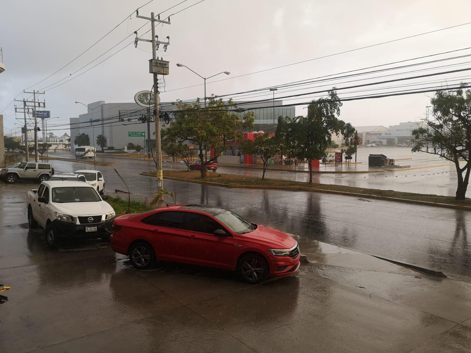 $!Amanece Mazatlán con una lluvia ligera