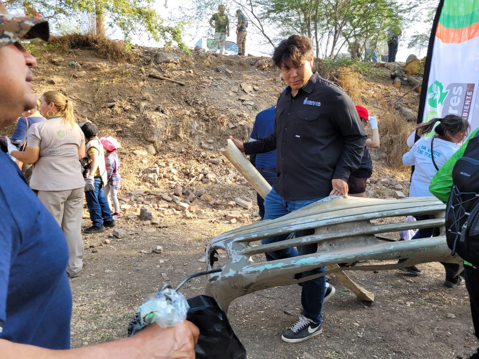 $!Limpieza del Río Culiacán, detrás del Congreso reúne a cientos de personas