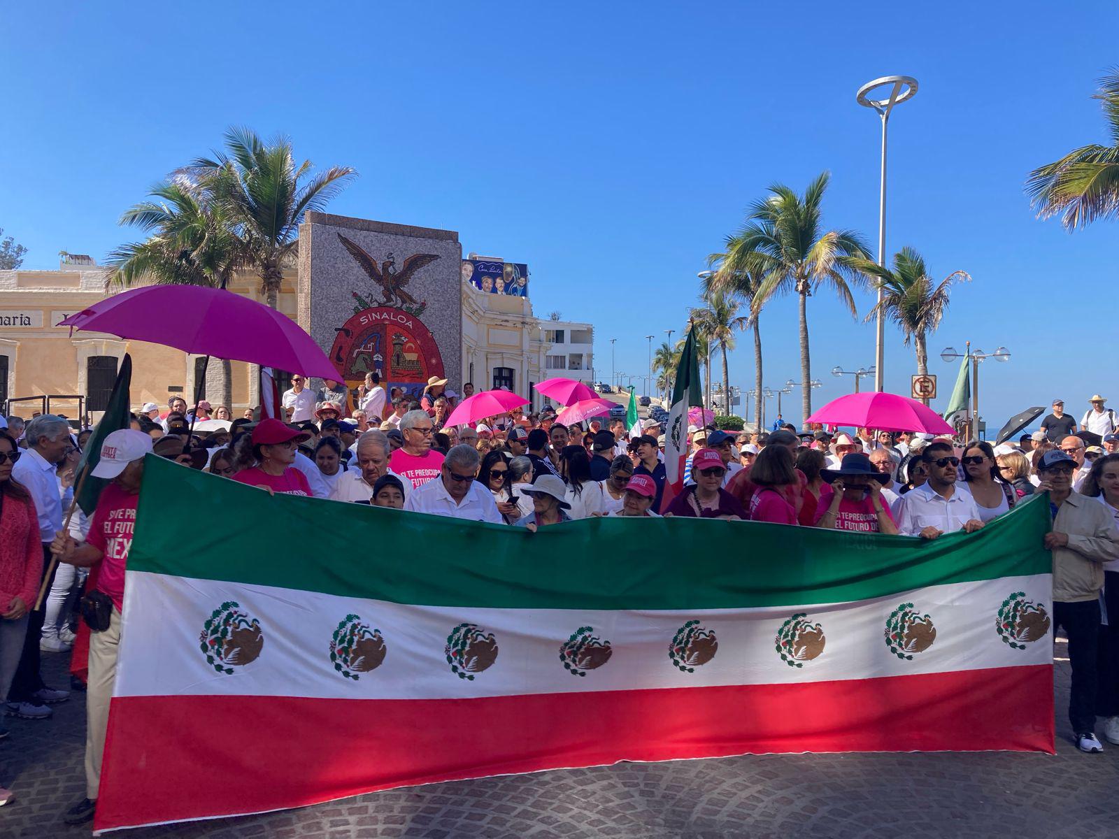 $!En Mazatlán piden elecciones libres y celebran mitin en la Plazuela República