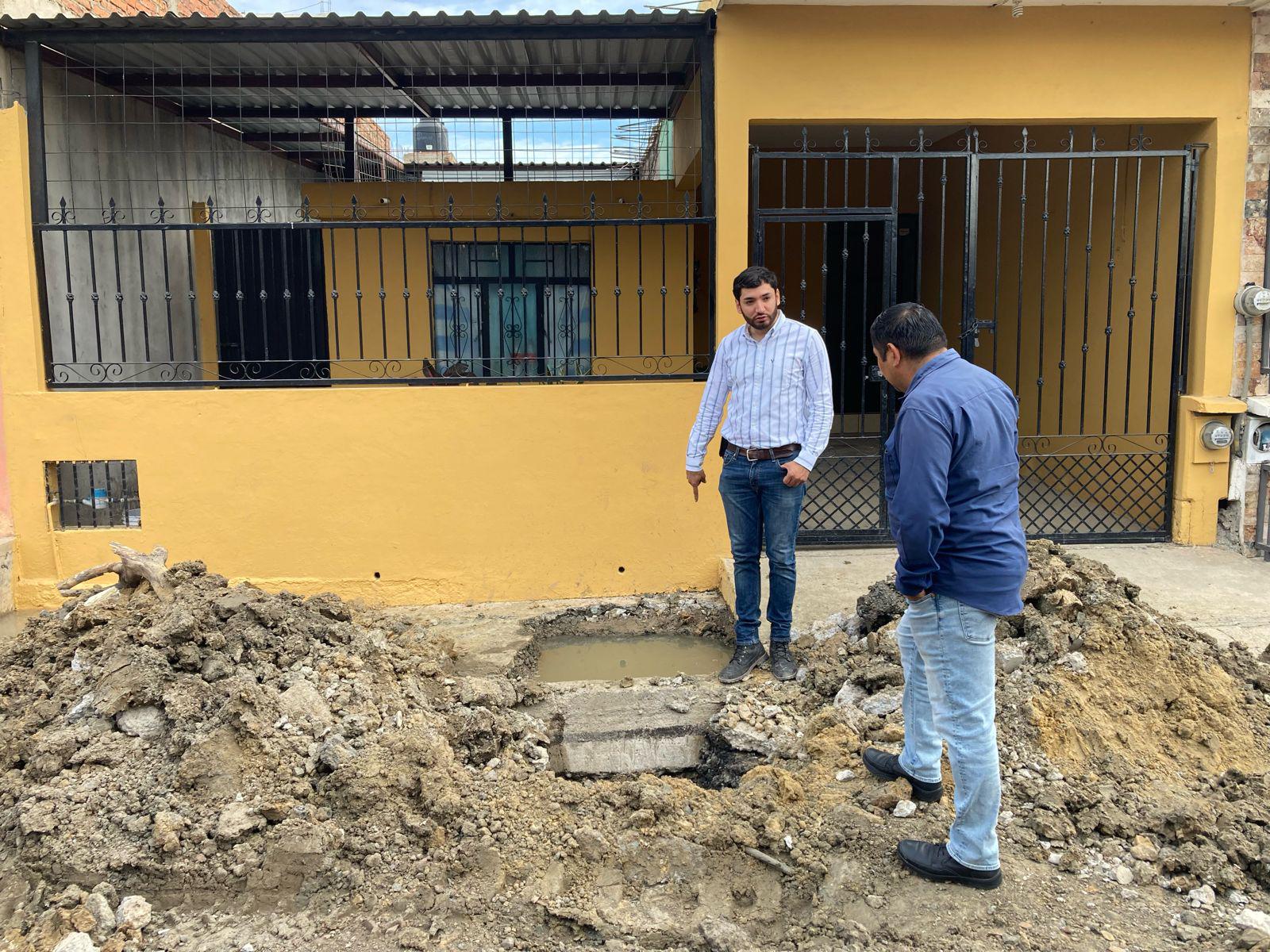 $!Supervisa Alcalde de Mazatlán avances en rehabilitación de drenaje en Hogar del Pescador