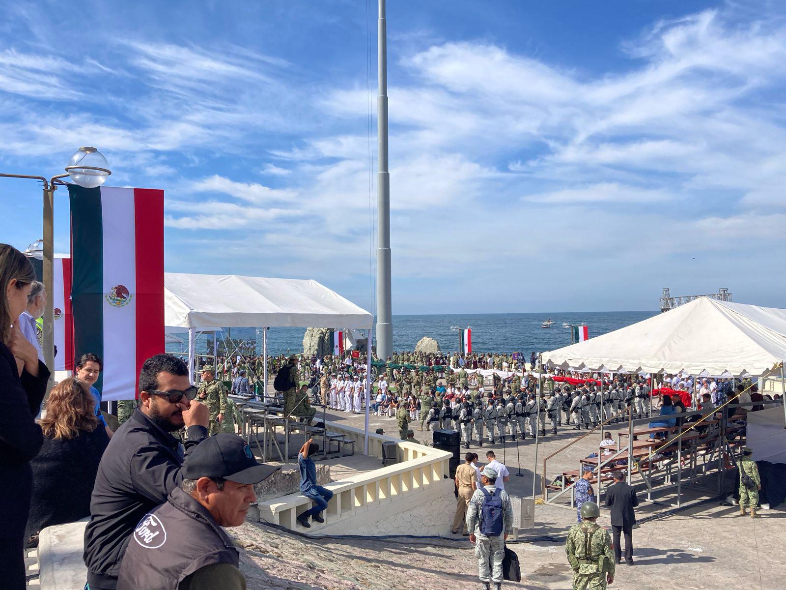 $!Alistan el escenario para el Día de la Bandera en la Sánchez Taboada; hasta cañones colocan