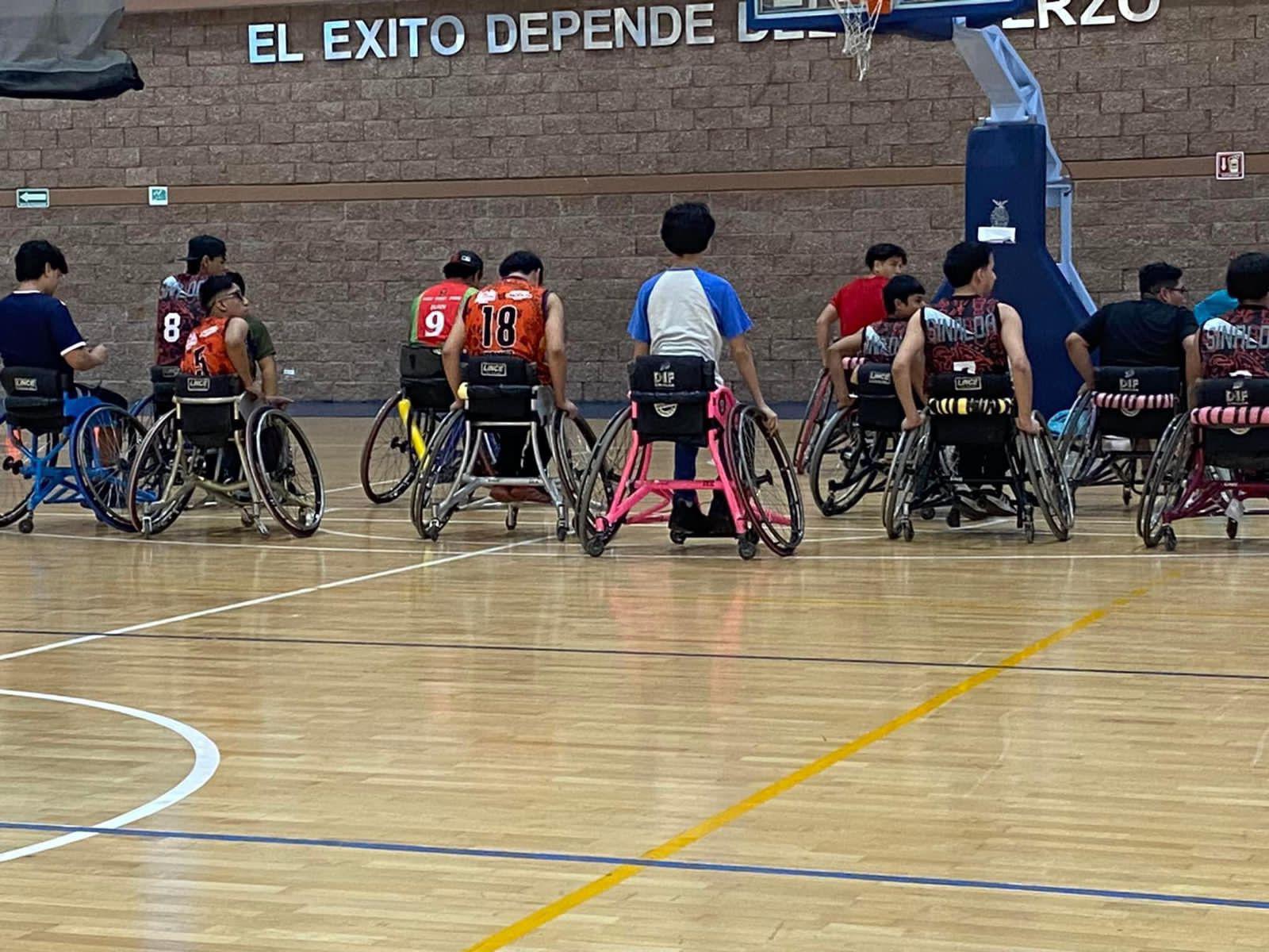 $!Entrena la Selección de Mazatlán de basquetbol sobre silla de ruedas en el CAR