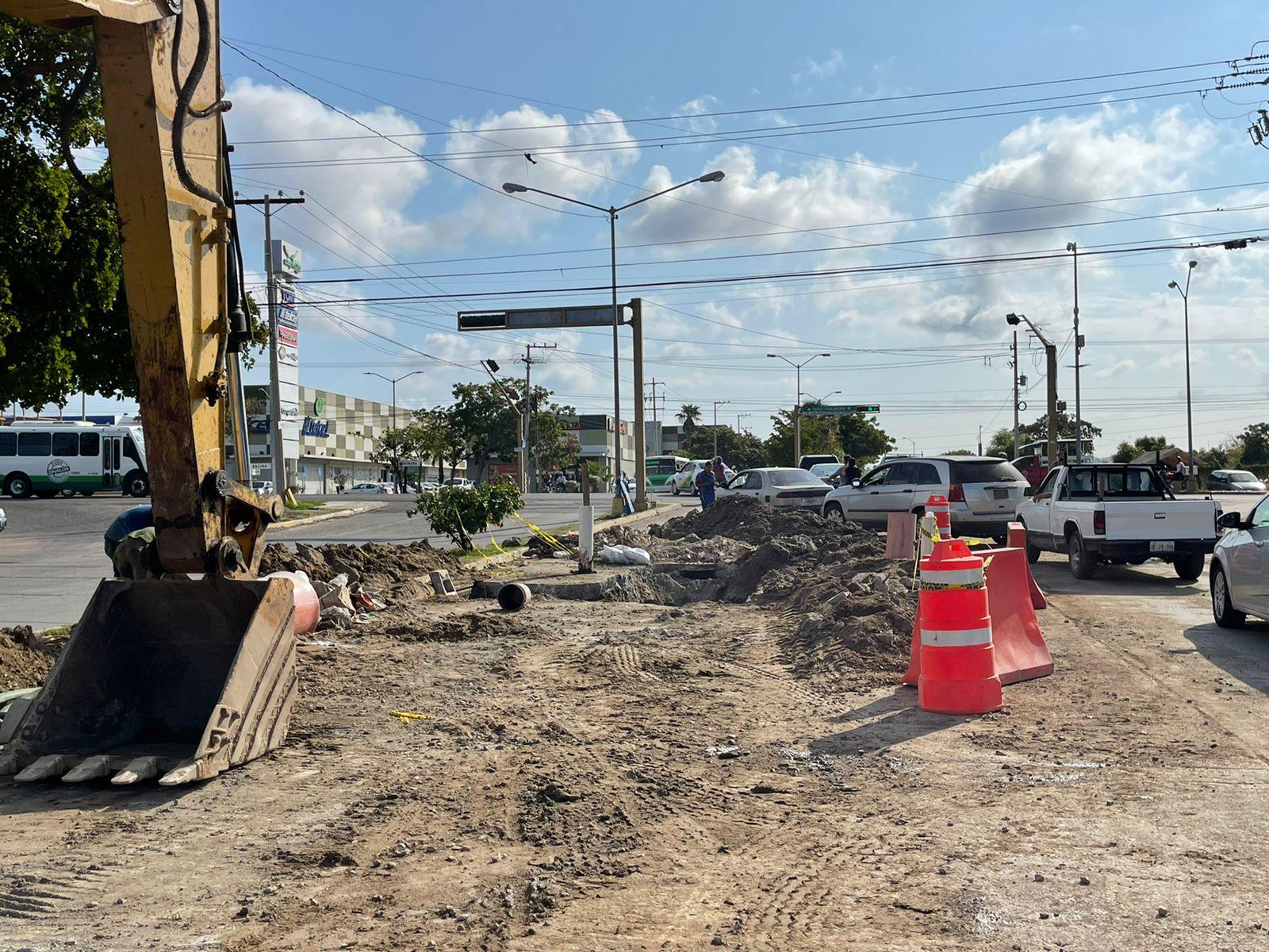 $!Se reanuda el suministro de agua a colonias aledañas a la avenida Santa Rosa en Mazatlán