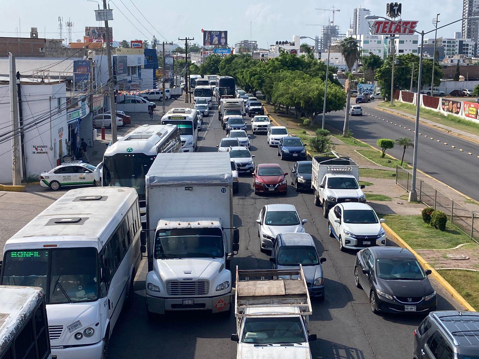 $!Estudiantes de la UAS marchan en Mazatlán para recordar el 2 de octubre