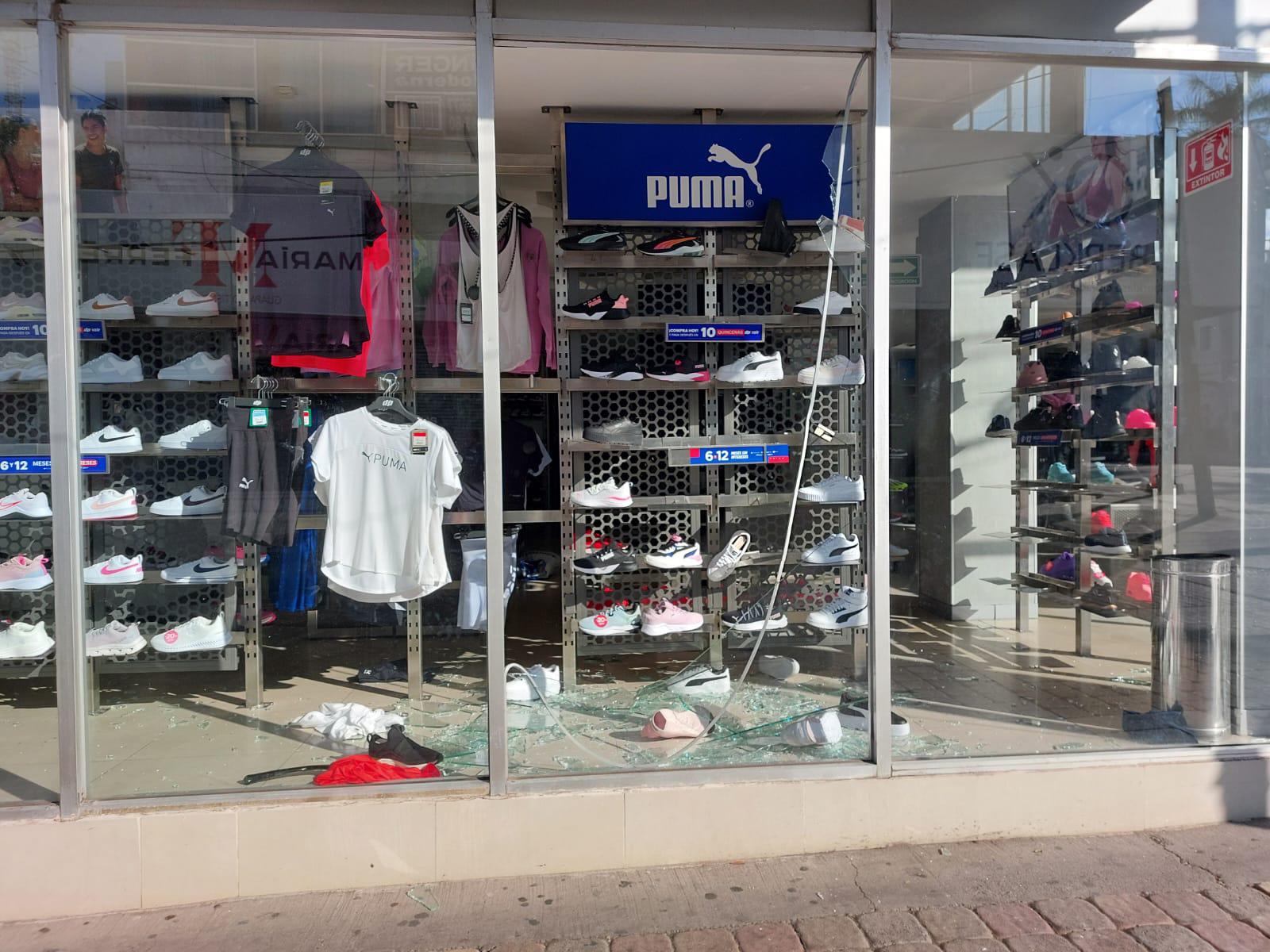 $!Vandalizan tienda de artículos deportivos en pleno centro de Culiacán