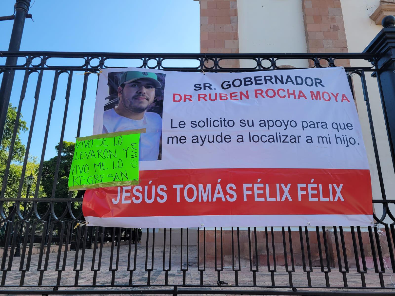 $!Madre de Jesús Félix, desaparecido, hace huelga de hambre en la Catedral de Culiacán; pide a Gobierno el regreso de su hijo