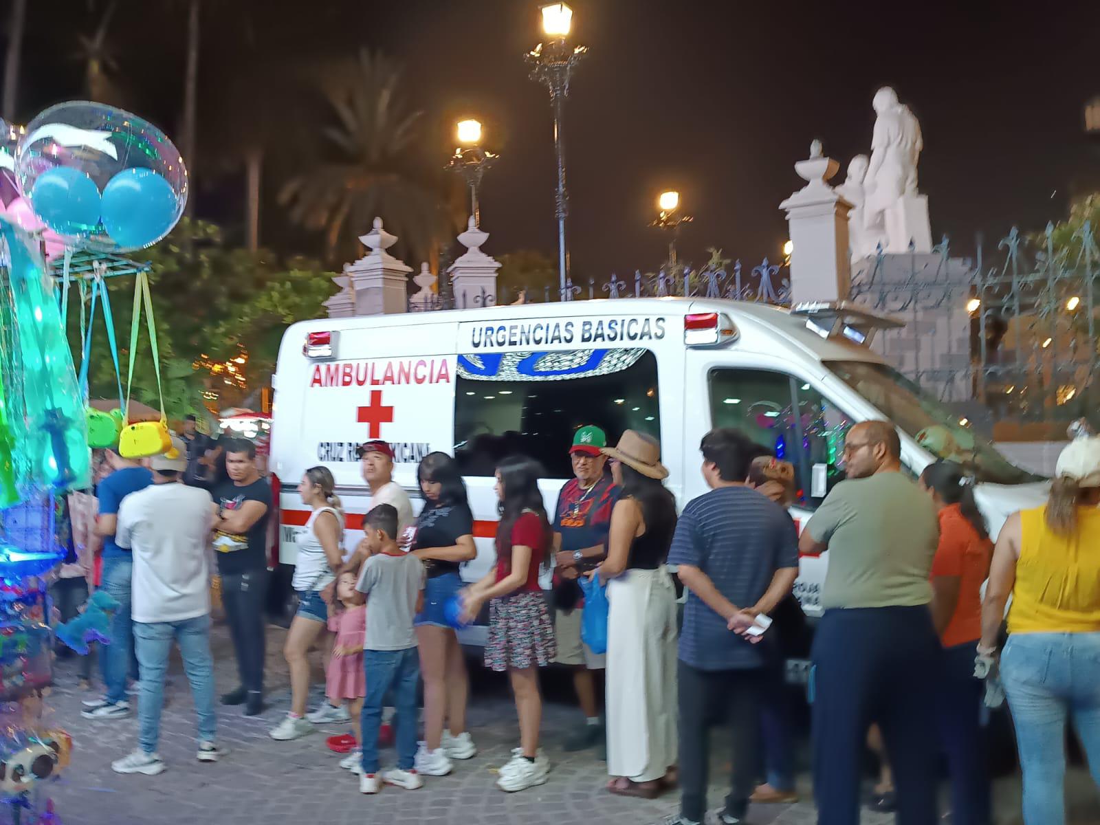 $!Comienzan a llenar Plazuela República a la espera de ceremonia del Grito de Independencia, en Mazatlán