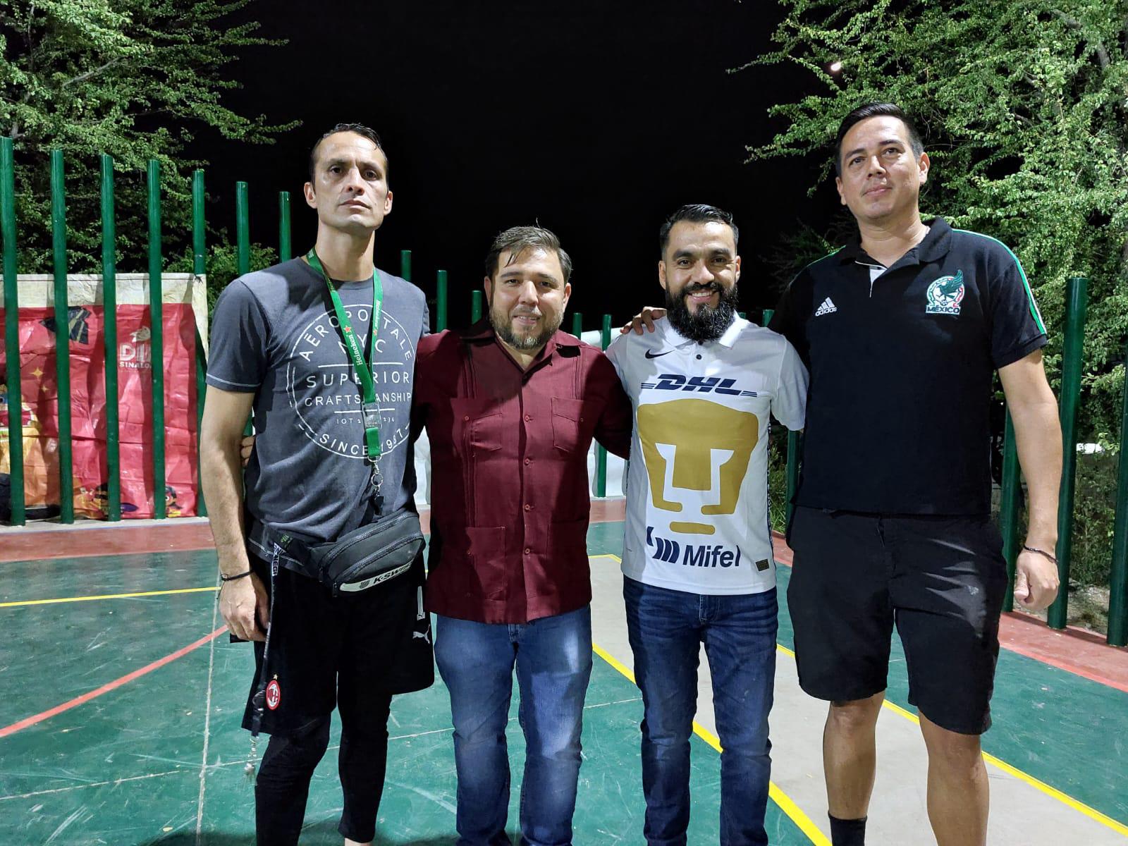 $!Director del Imdec galardona a lo mejor del Futsal de Cañadas