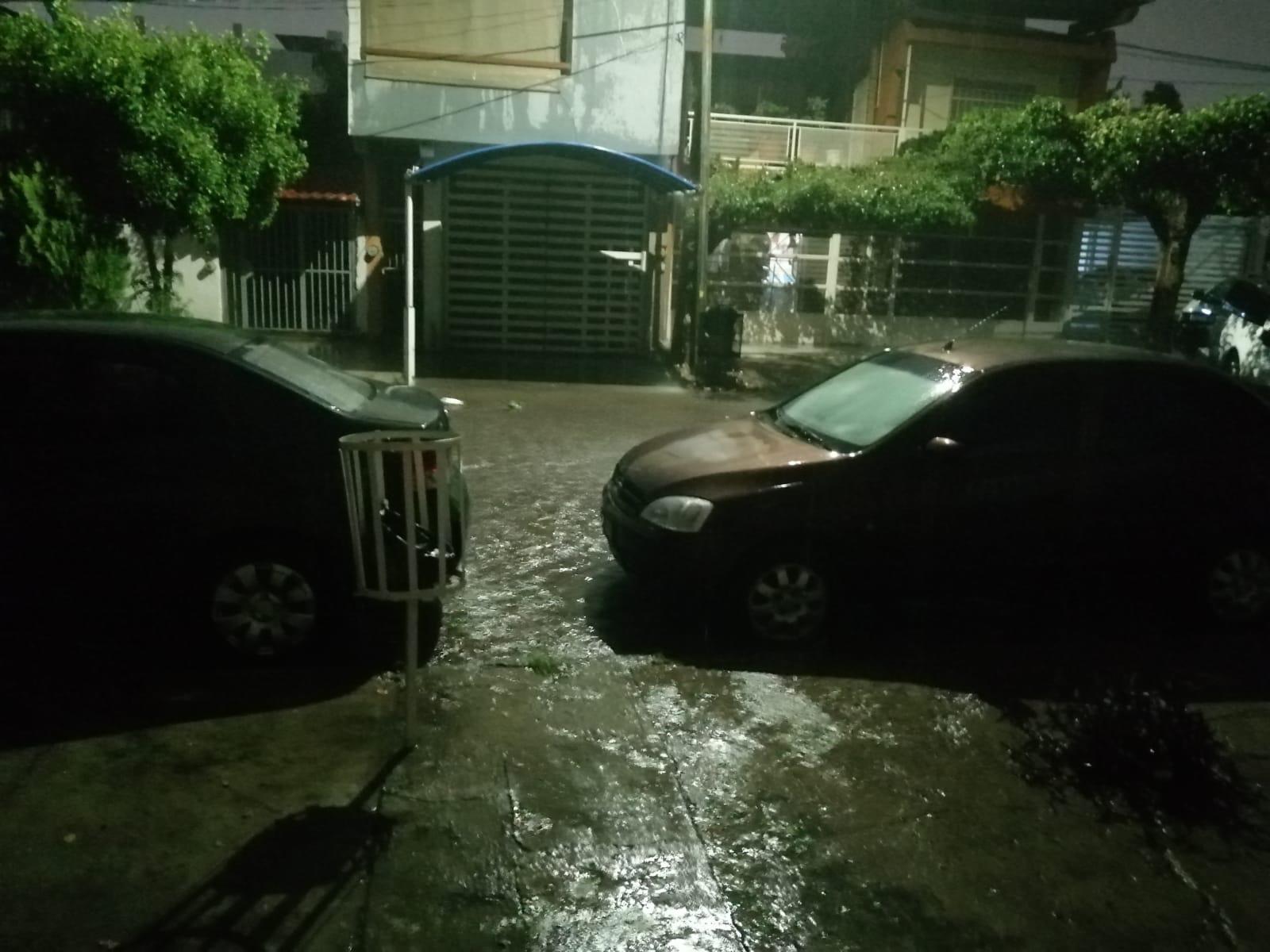 $!Vive Culiacán una noche con lluvias intensas