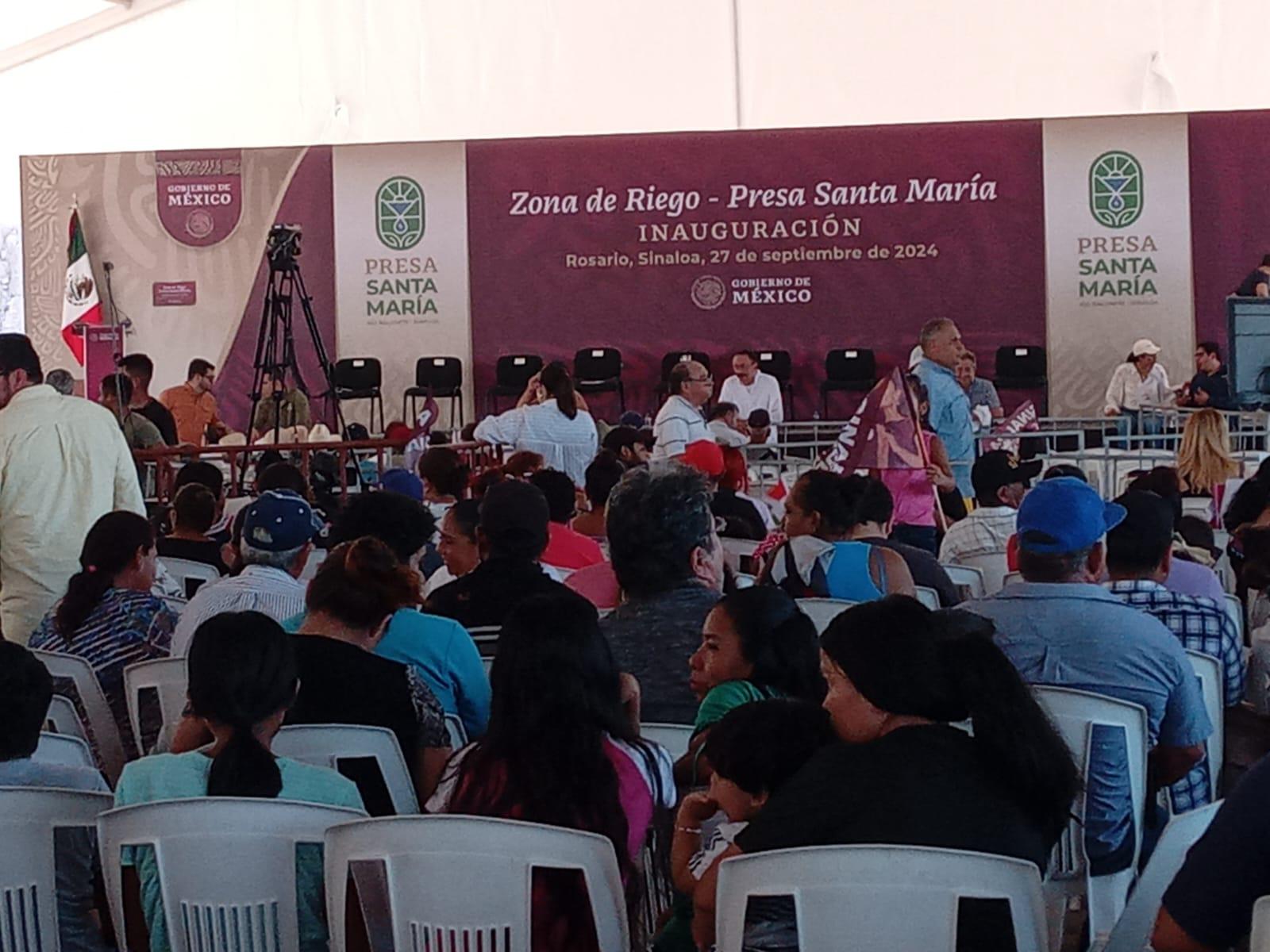 $!Esperan centenares de personas a AMLO y Sheinbaum en La Estación, en Agua Verde, Rosario