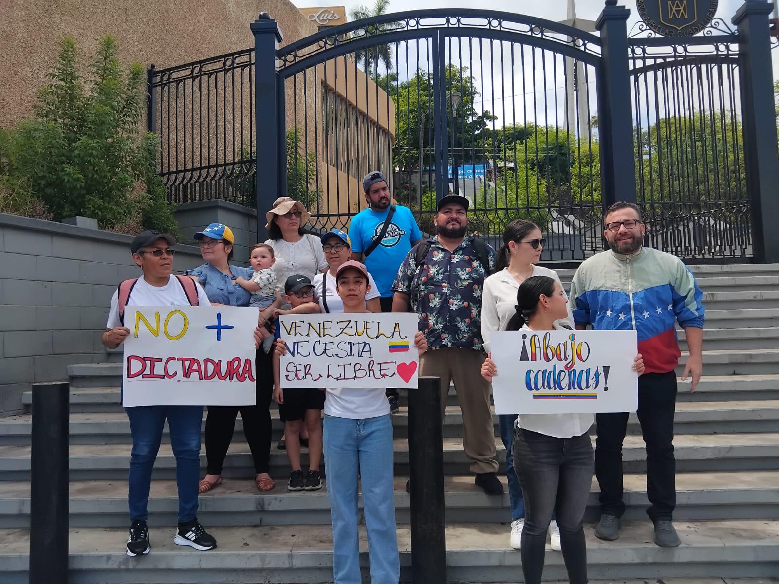 $!Condenan venezolanos en Culiacán represión en su País por disputa en resultados electorales