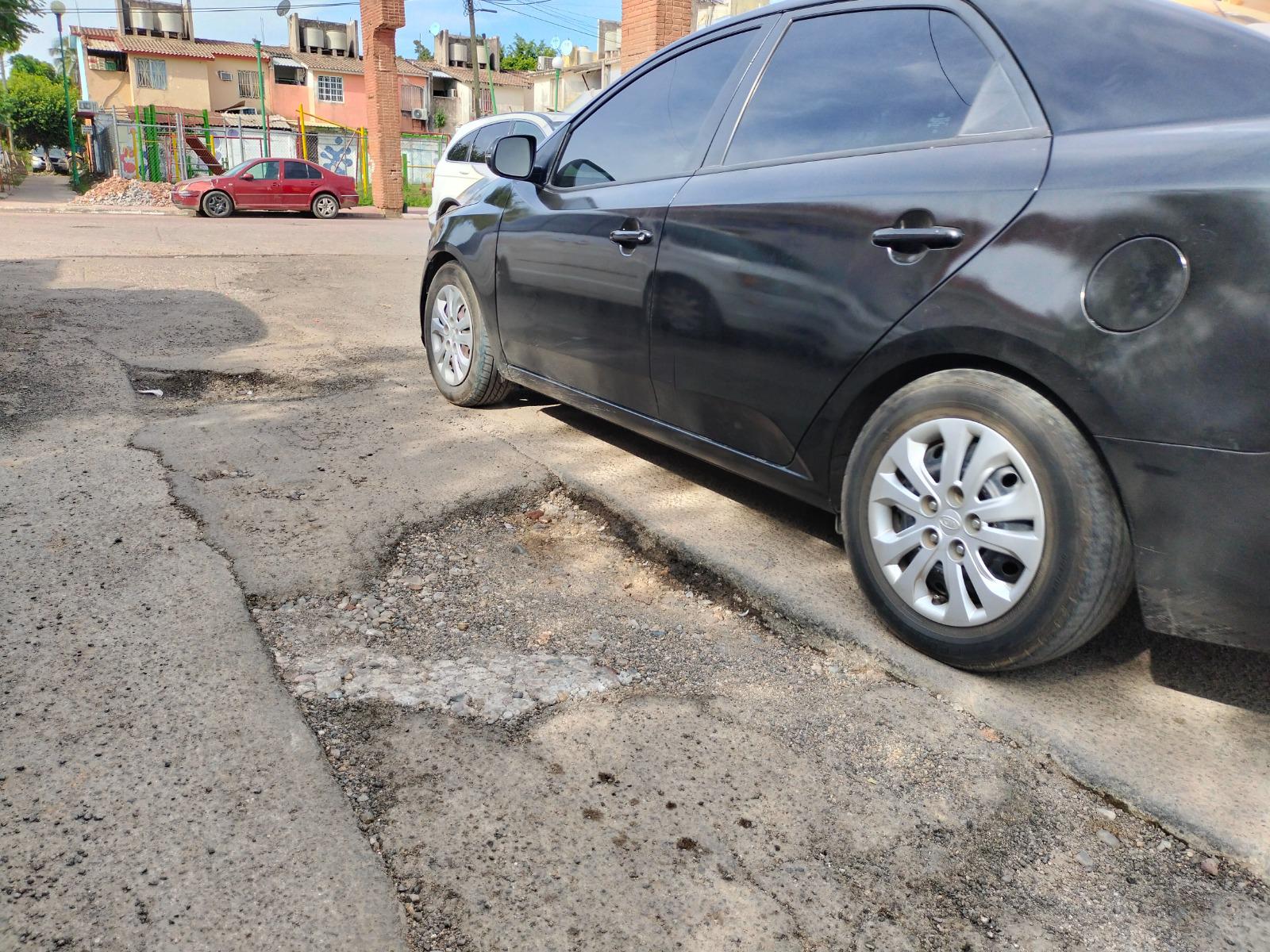 $!Urgen vecinos de Rosario a que reparen la proliferación de baches