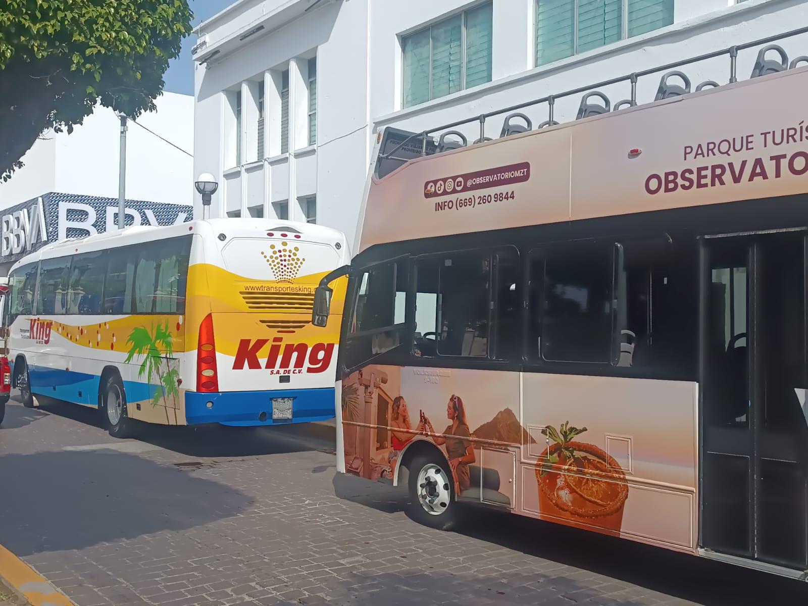 $!Turistas disfrutan del fin de semana en Mazatlán