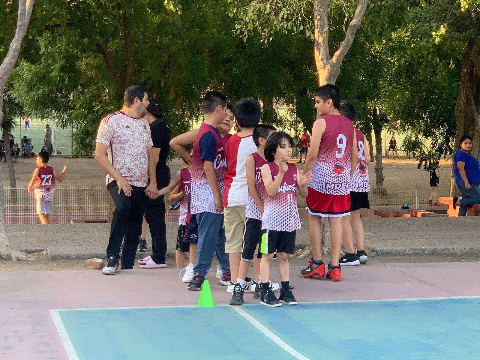 $!Continúa con gran demanda Escuela de Basquetbol para niños con autismo en Culiacán