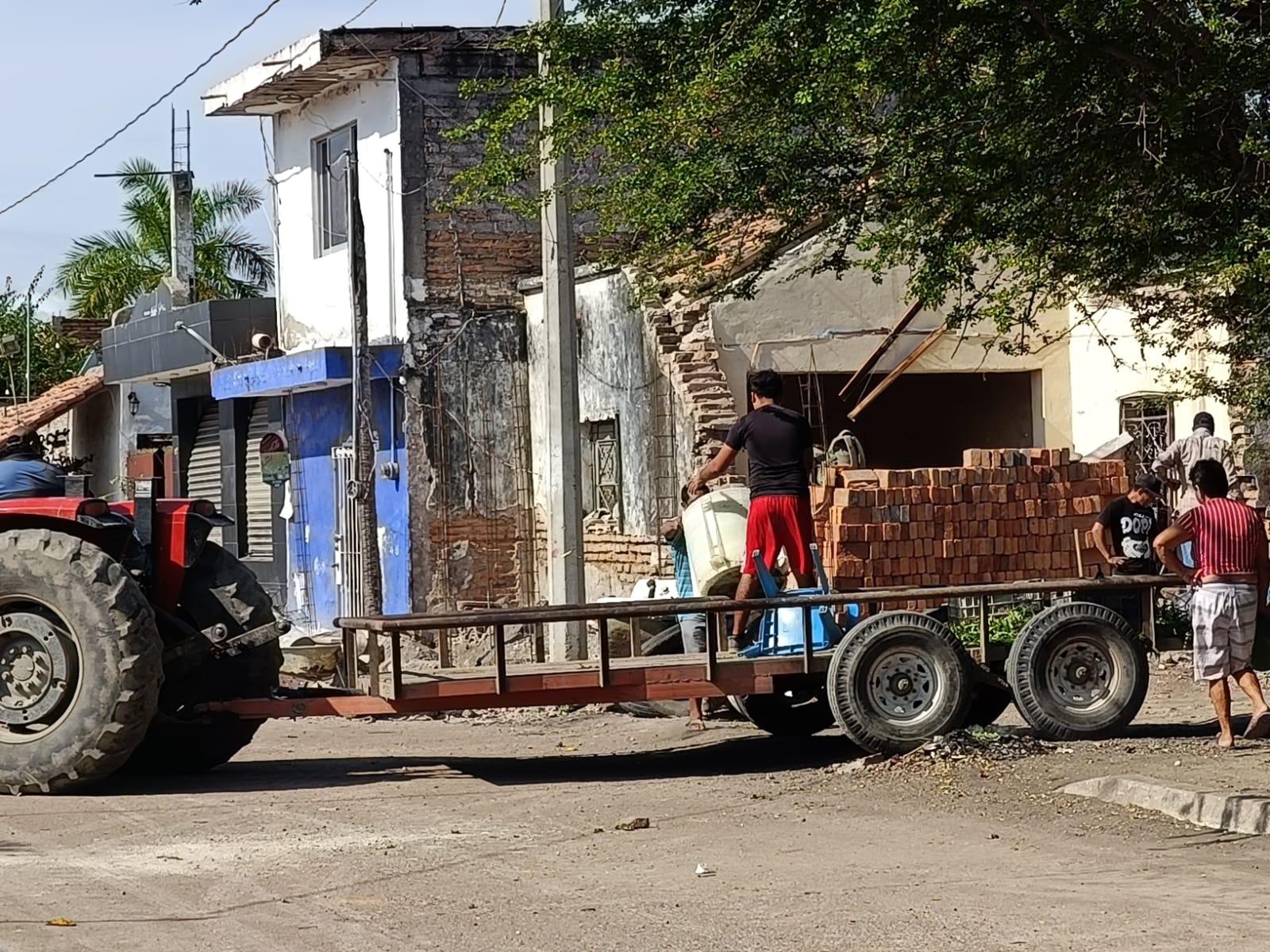 $!Combaten el dengue en Palmillas y siembran árboles