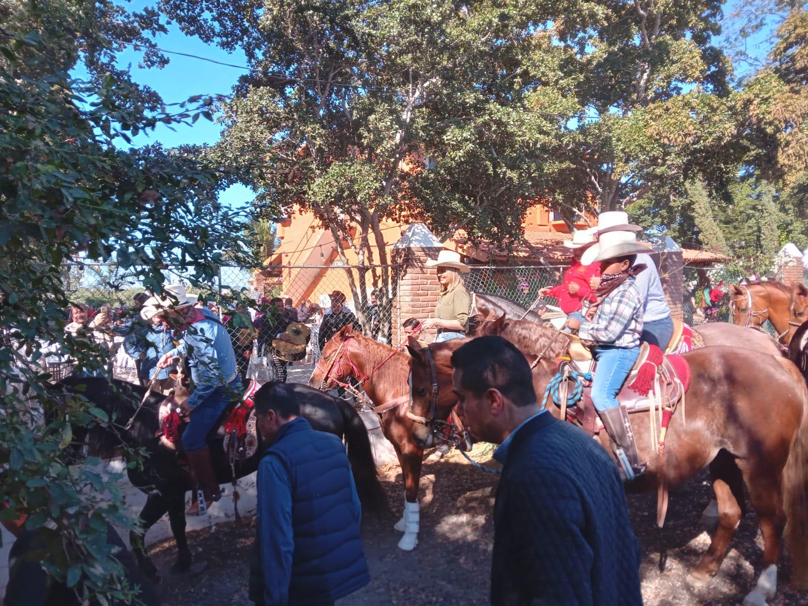 $!Celebran en Mazatlán la Gran Cabalgata de la familia Escobar