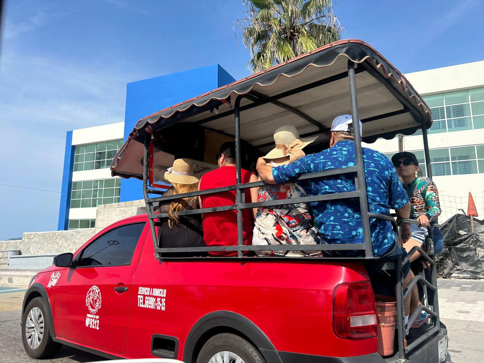 $!Turistas disfrutan del fin de semana en Mazatlán