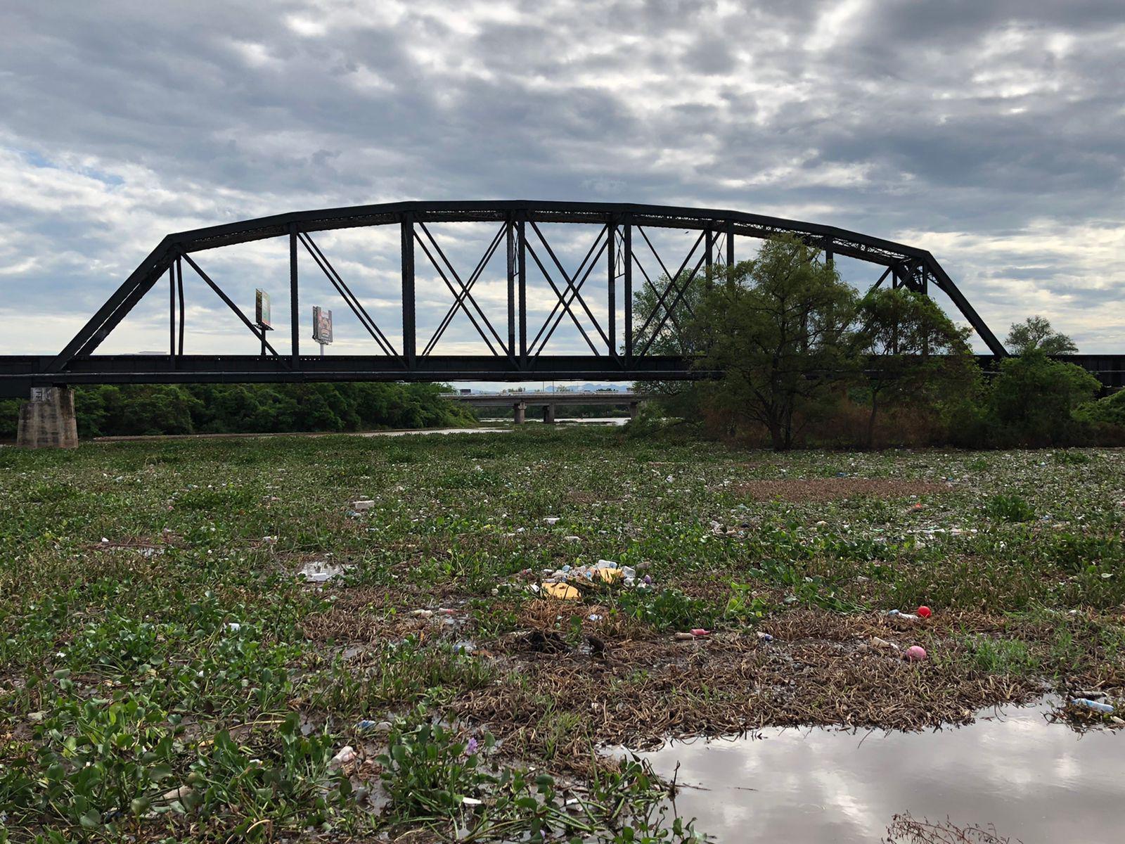 $!Precipitaciones dejaron mucha basura en Culiacán; se prevé posible formación de ciclón en los próximos días, alerta Protección Civil