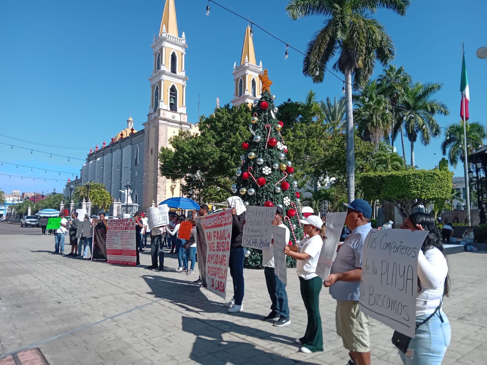 $!Evade Alcaldesa de Mazatlán atender protesta que exige hallar a Óscar