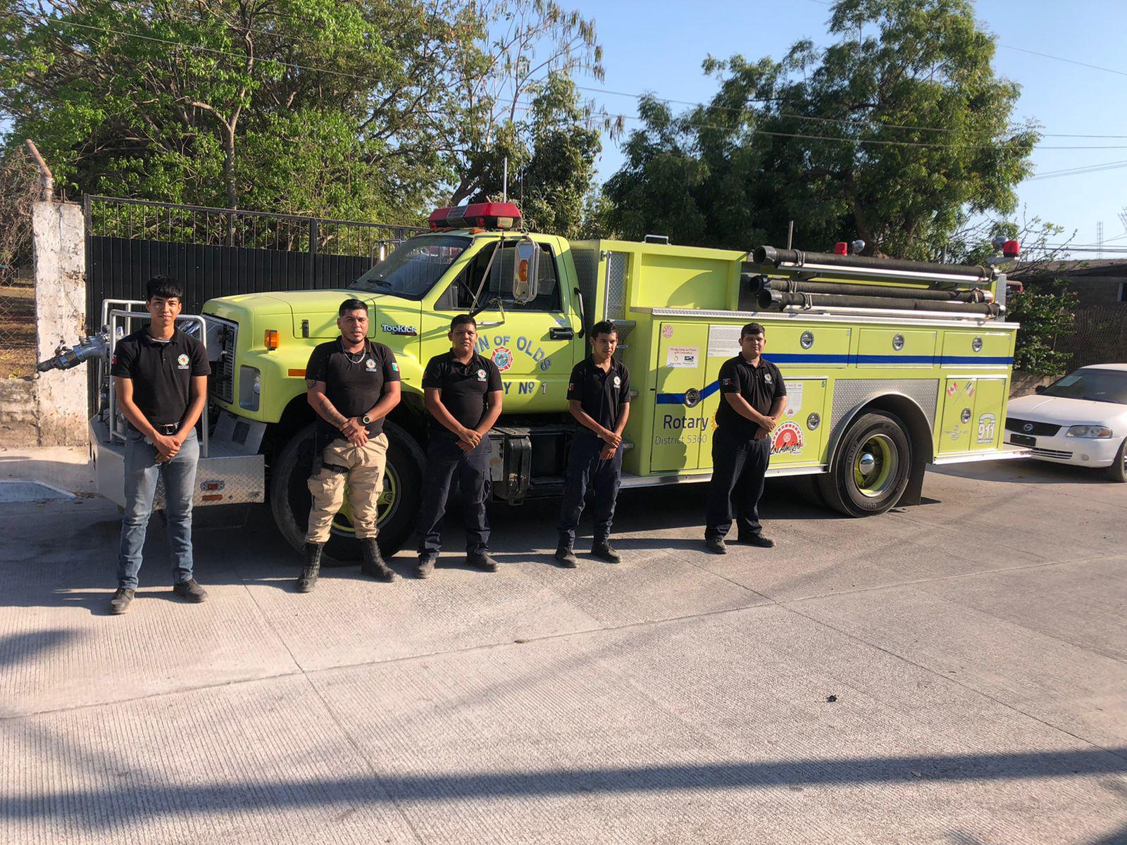 $!Bomberos de Escuinapa trabaja con camión prestado por Bomberos de Mazatlán