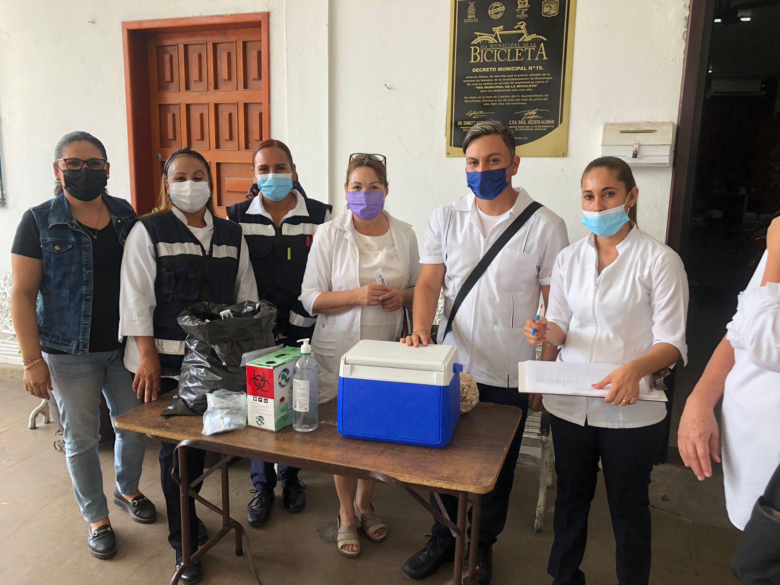 $!Aplican vacuna contra la influenza a trabajadores del Ayuntamiento de Escuinapa