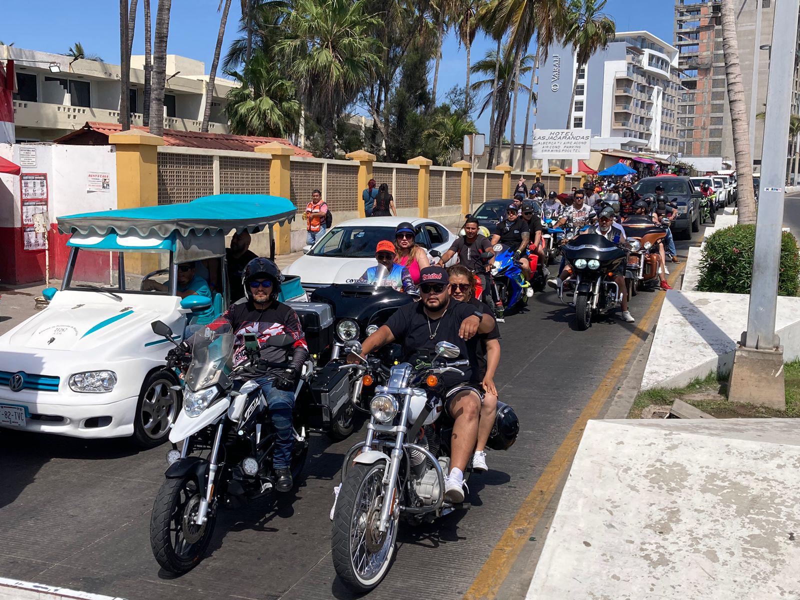 $!Cierran a la circulación vehicular el malecón por el desfile de la Semana de la Moto en Mazatlán