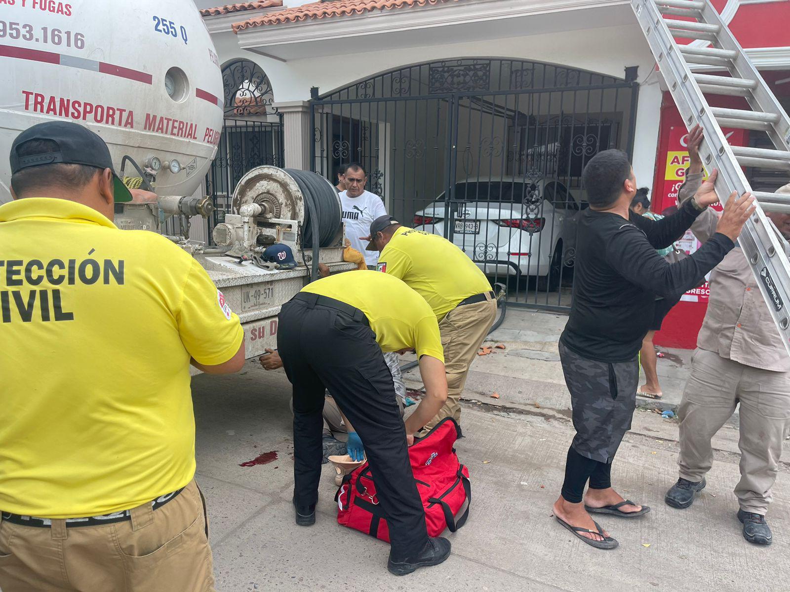 $!Repartidor de empresa gasera cae de un segundo piso y resulta herido en El Rosario