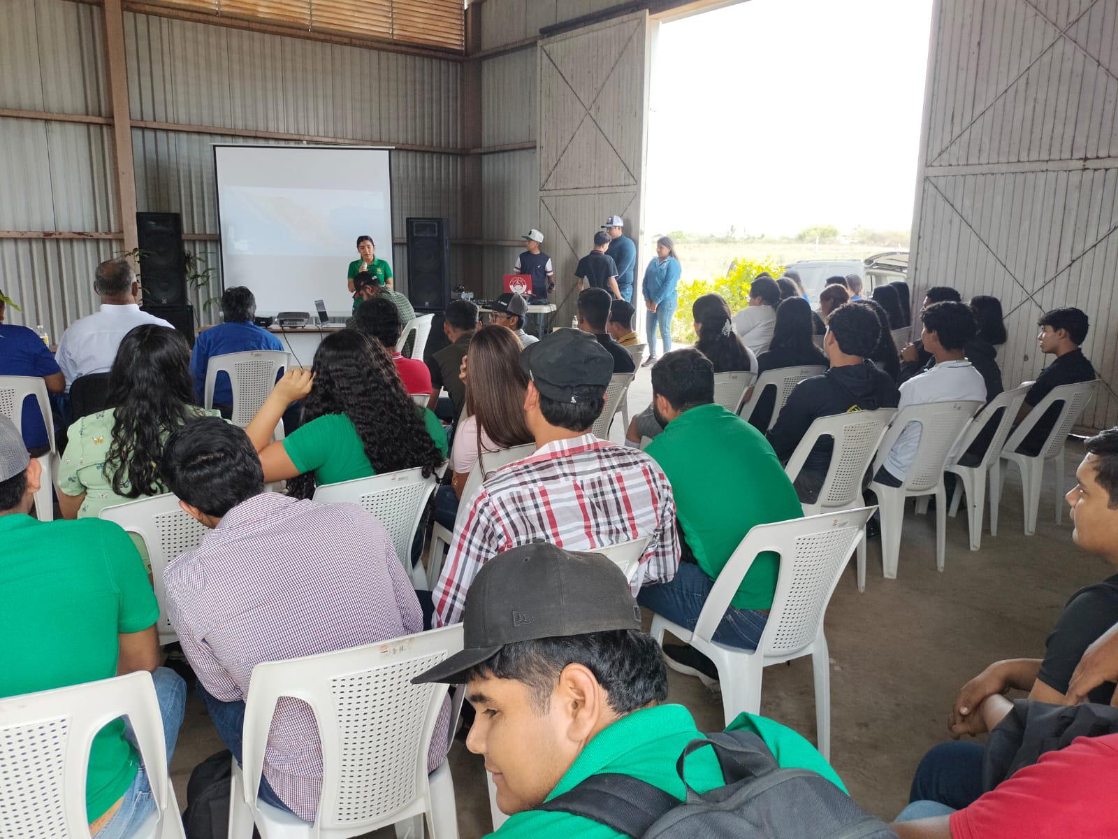 $!Realizan alumnos de Cesur ciclo de conferencias sobre diversificación de cultivos