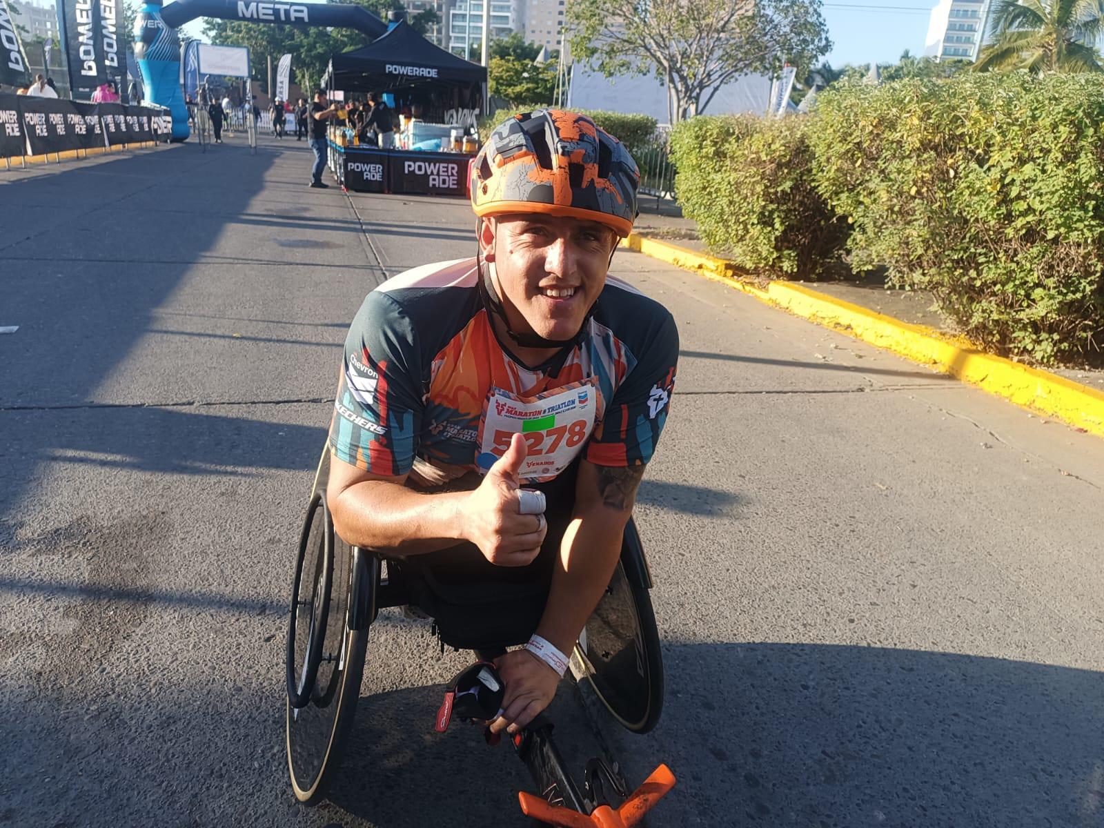 $!¡Dedicado a su abuelita! José Antonio Aguilera es el campeón de la Carrera de Capacidades Especiales del Maratón Pacífico