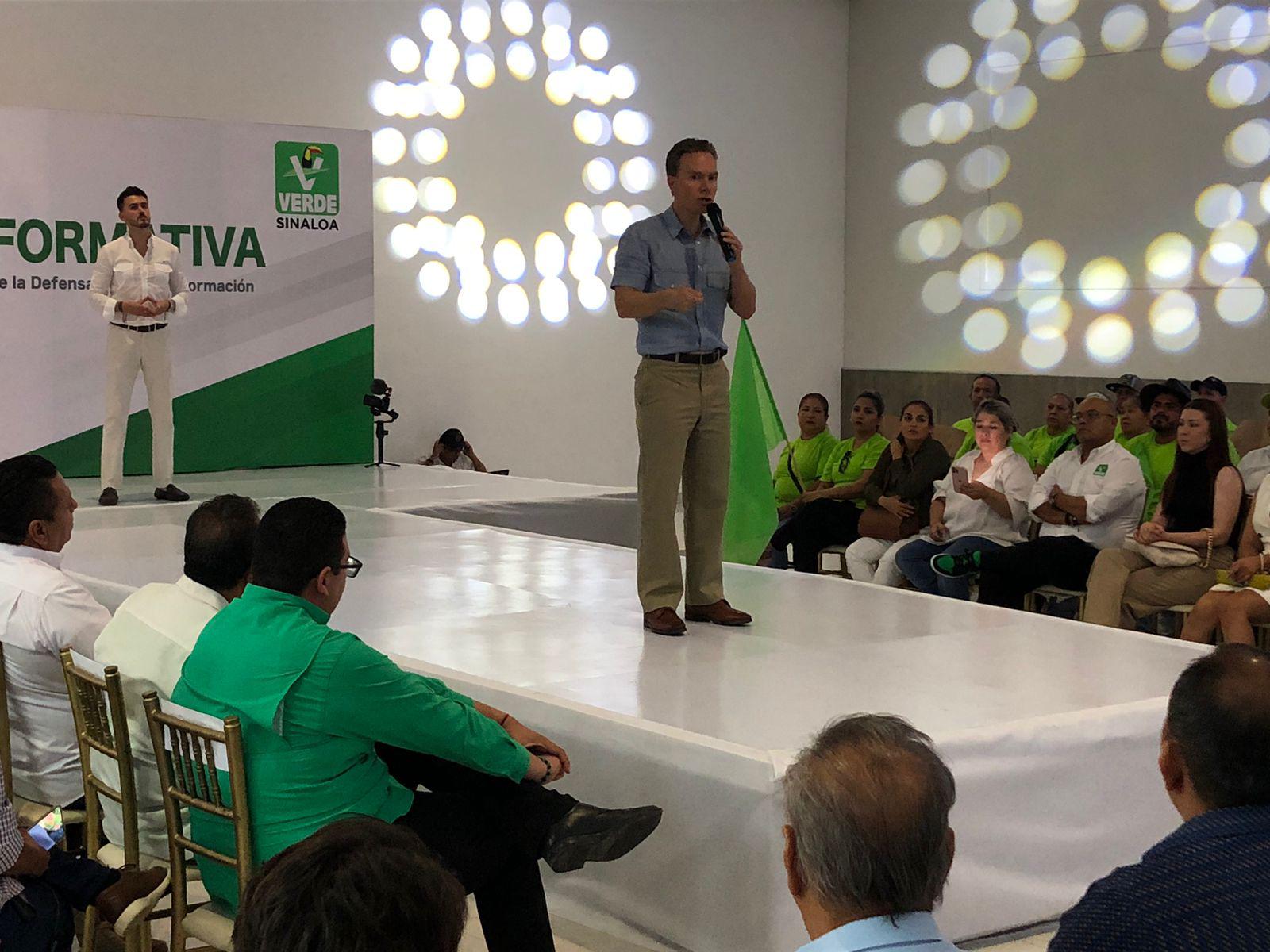 $!Entre banderas verdes y música banda, Manuel Velasco se reunió con simpatizantes en Culiacán