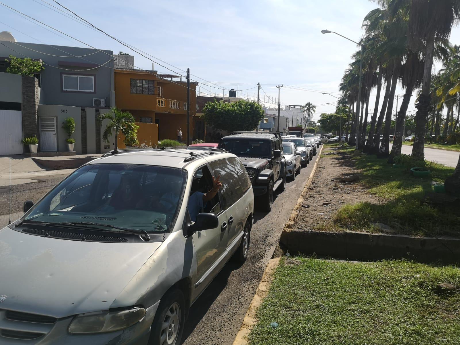 $!Marchan estudiantes de la UAS en Mazatlán tras separación del Rector