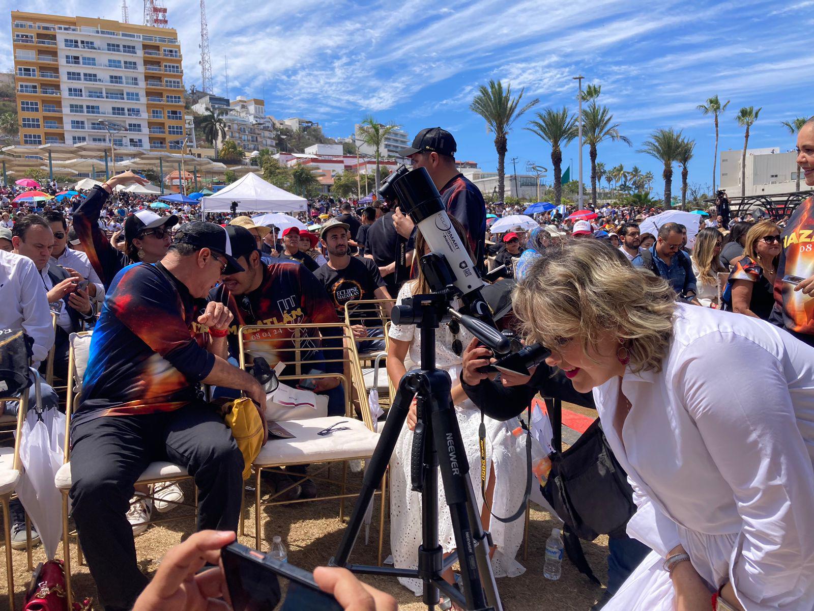 $!Cautiva y emociona el Eclipse Total de Sol a miles en Mazatlán