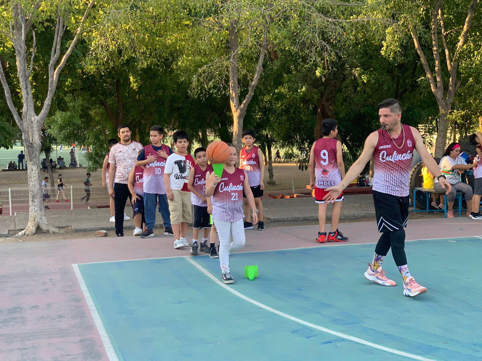 $!Continúa con gran demanda Escuela de Basquetbol para niños con autismo en Culiacán