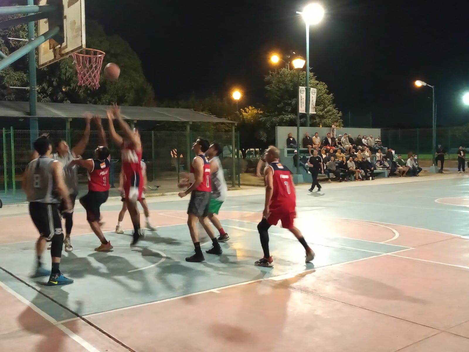 $!Restaurante El Velero rompe la hegemonía en el Baloncesto Burócrata