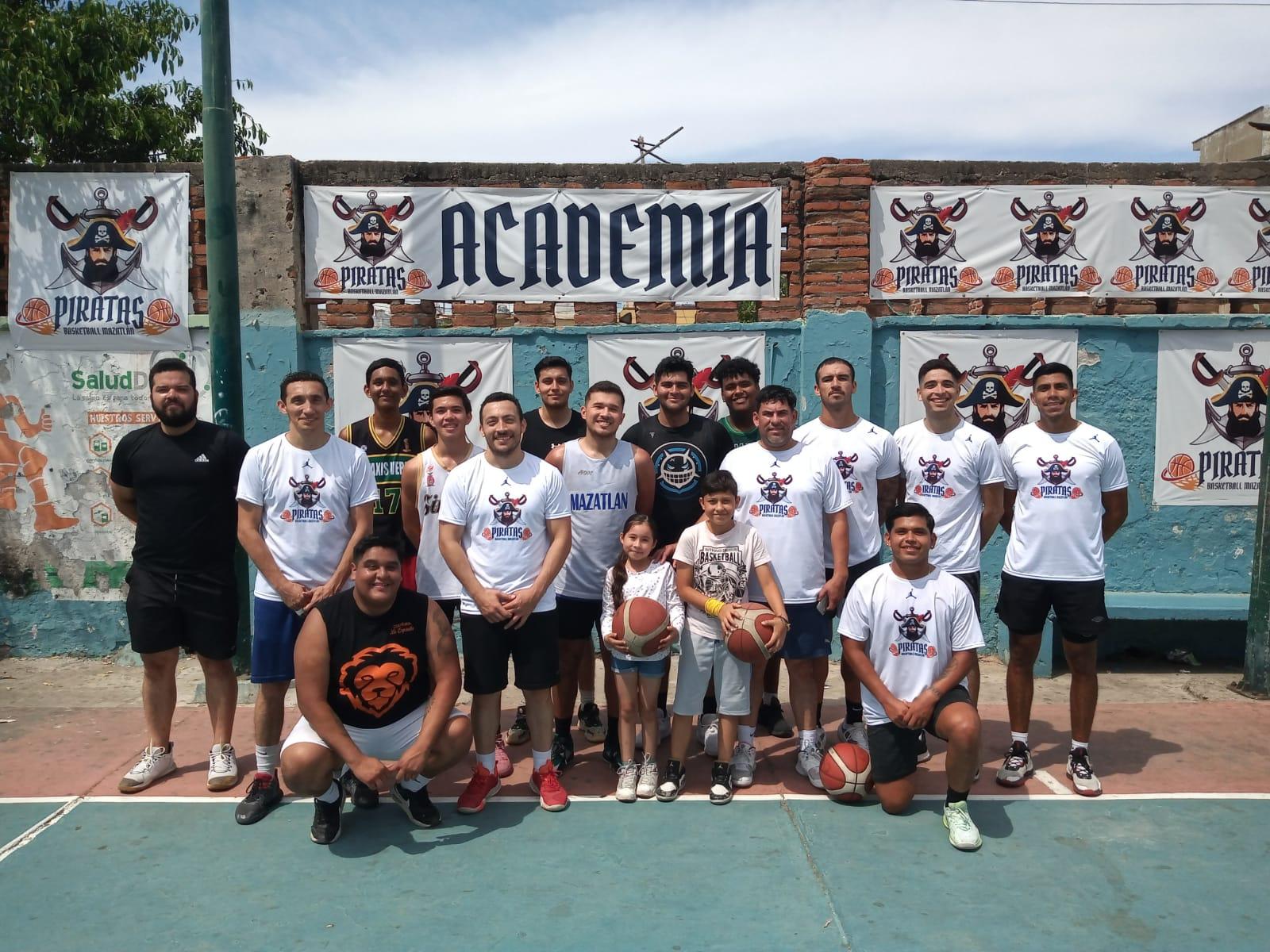 $!Piratas Basketball realiza pretemporada en cancha Ángel Flores