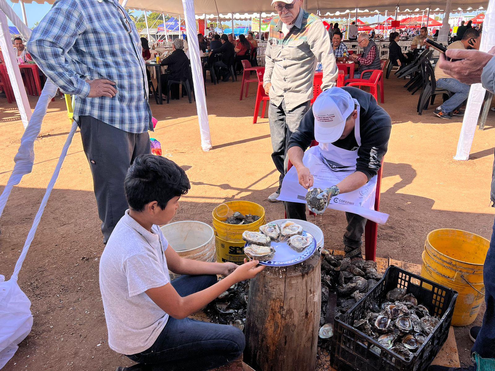 $!Inauguran la Feria del Ostión en playas de Celestino Gazca, en Elota