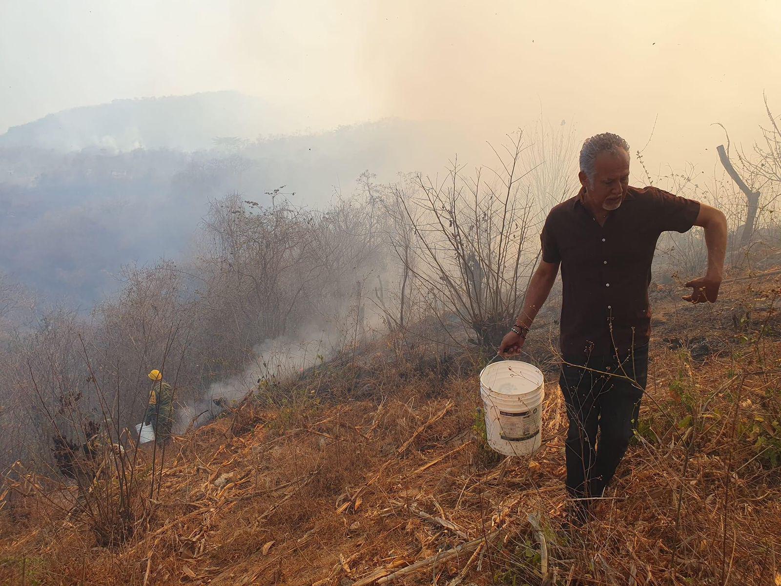 $!Por incendio sin control en El Magistral evacuan a 35 habitantes